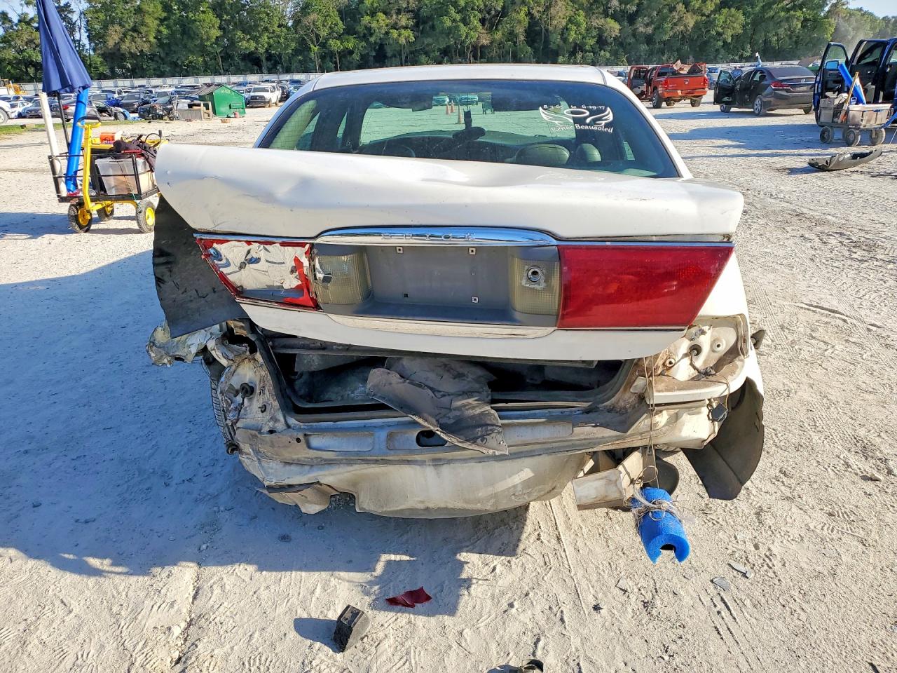 2001 Buick Lesabre Custom White vin: 1G4HP54K81U203151