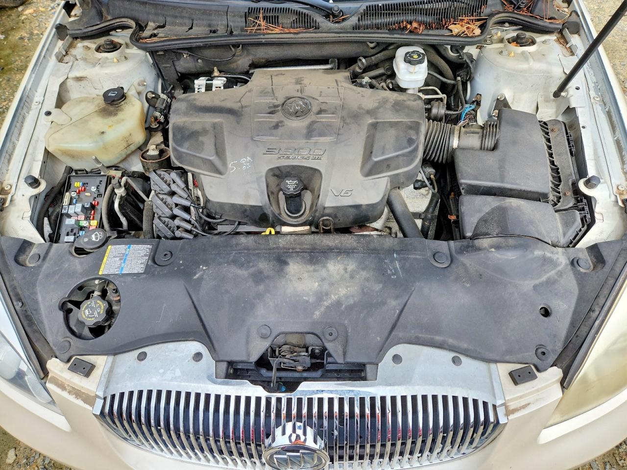 2008 Buick Lucerne Cx White vin: 1G4HP57228U103147