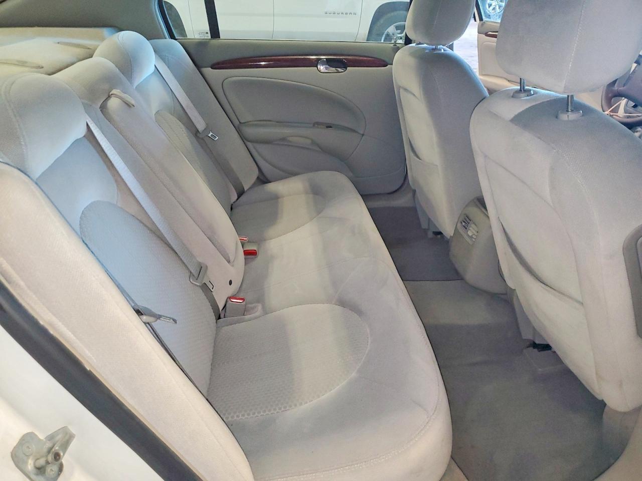 2006 Buick Lucerne Cx White vin: 1G4HP57246U154405