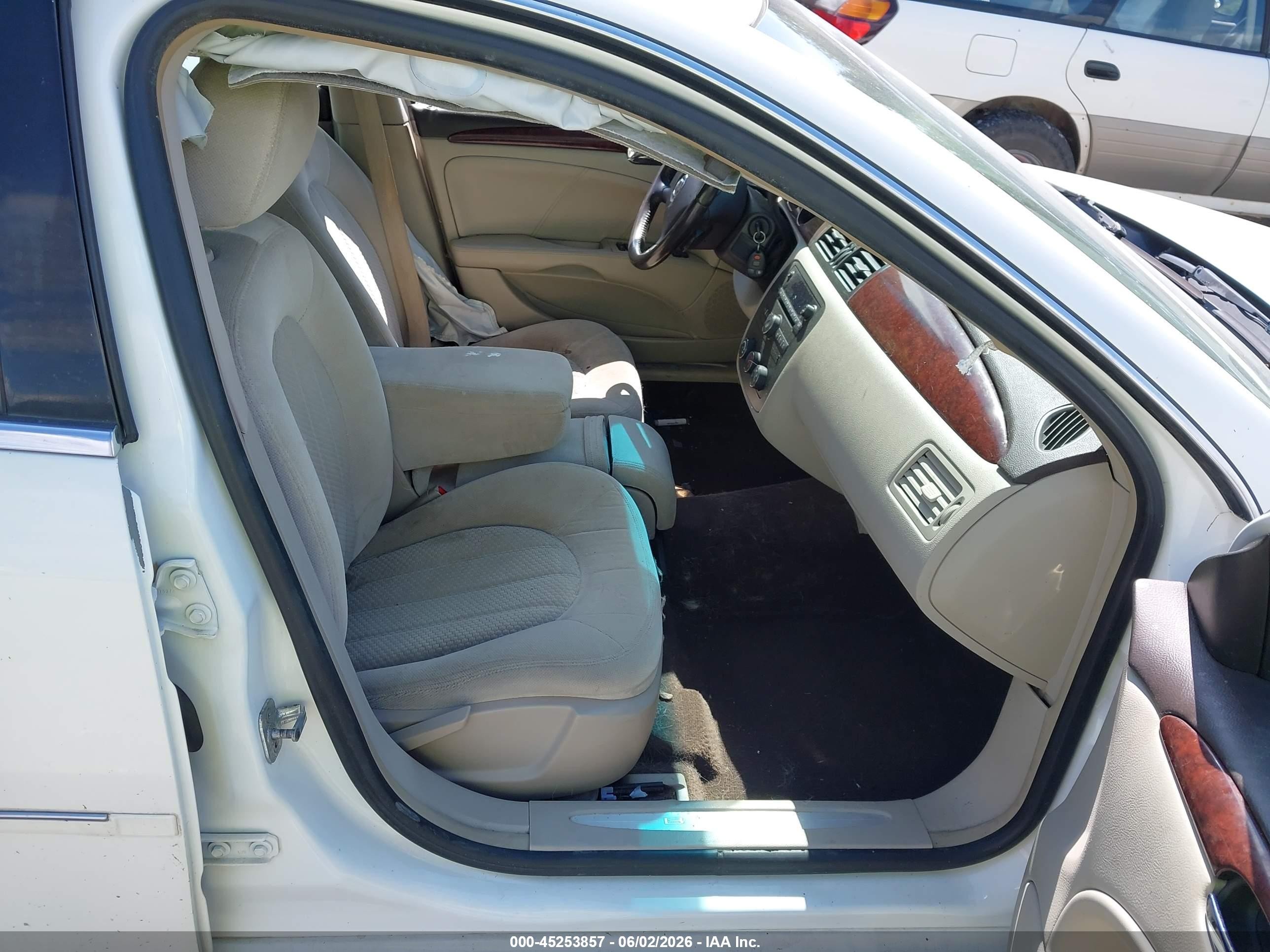 2008 Buick Lucerne Cx White vin: 1G4HP57268U124390