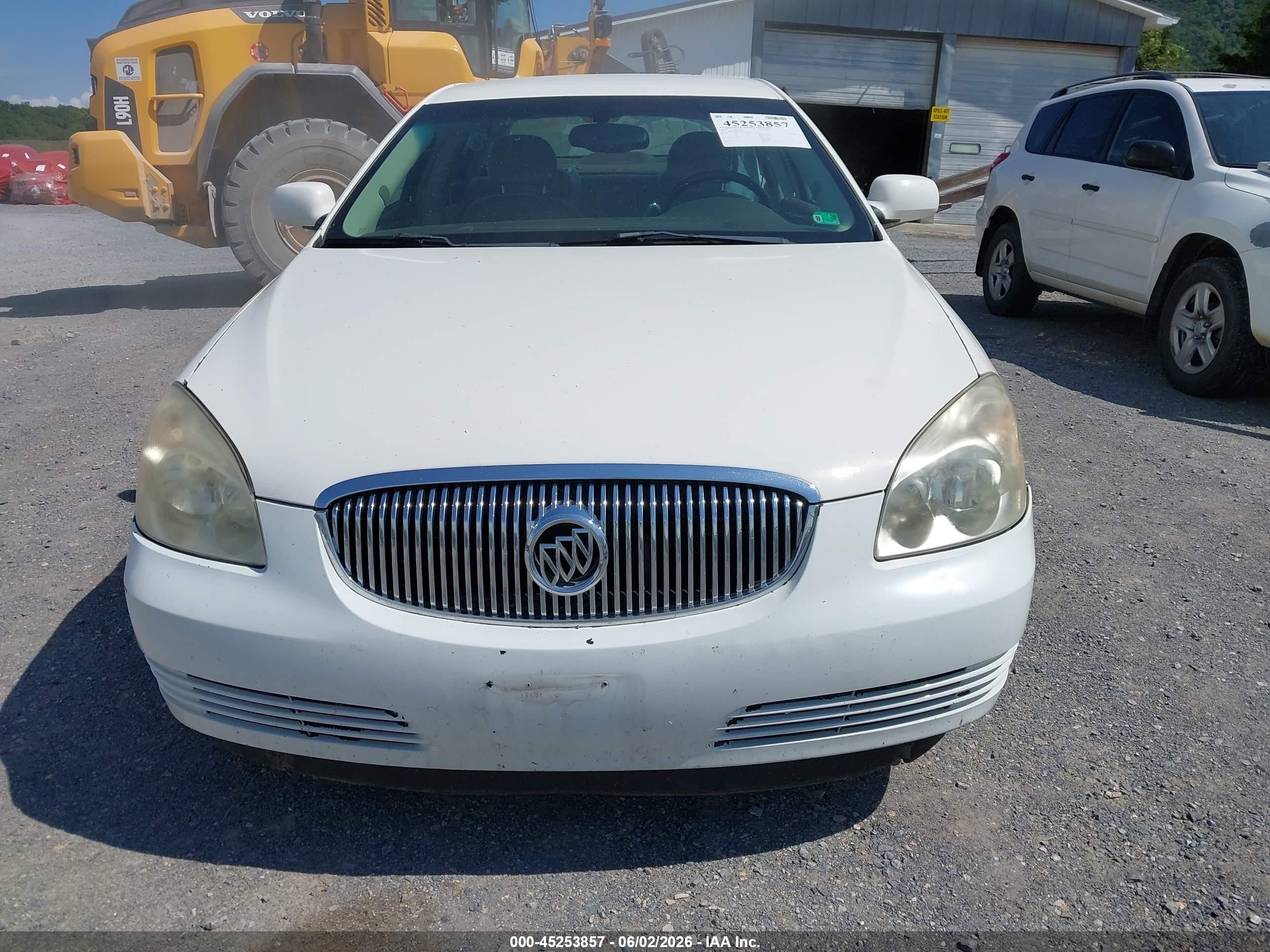 2008 Buick Lucerne Cx White vin: 1G4HP57268U124390