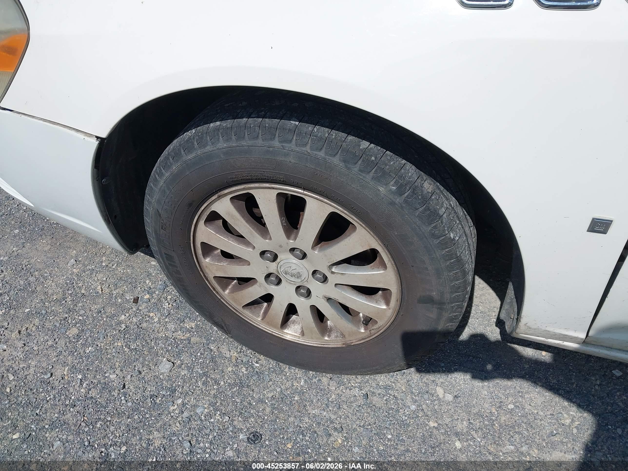 2008 Buick Lucerne Cx White vin: 1G4HP57268U124390