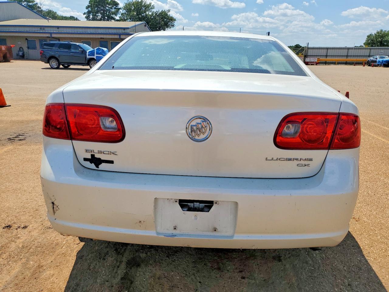 2008 Buick Lucerne Cx Белый vin: 1G4HP57268U153114