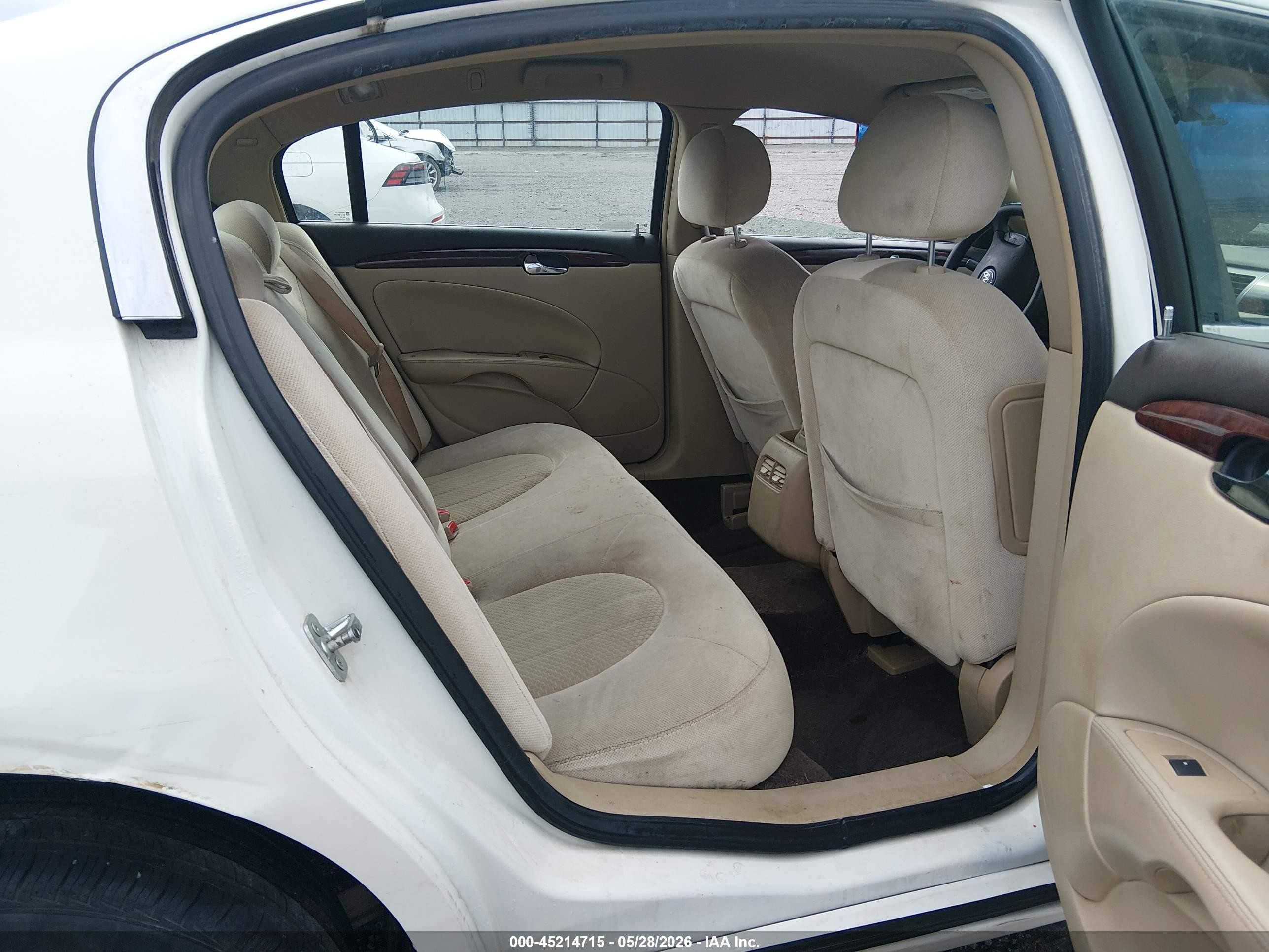 2007 Buick Lucerne Cx Белый vin: 1G4HP57297U104620