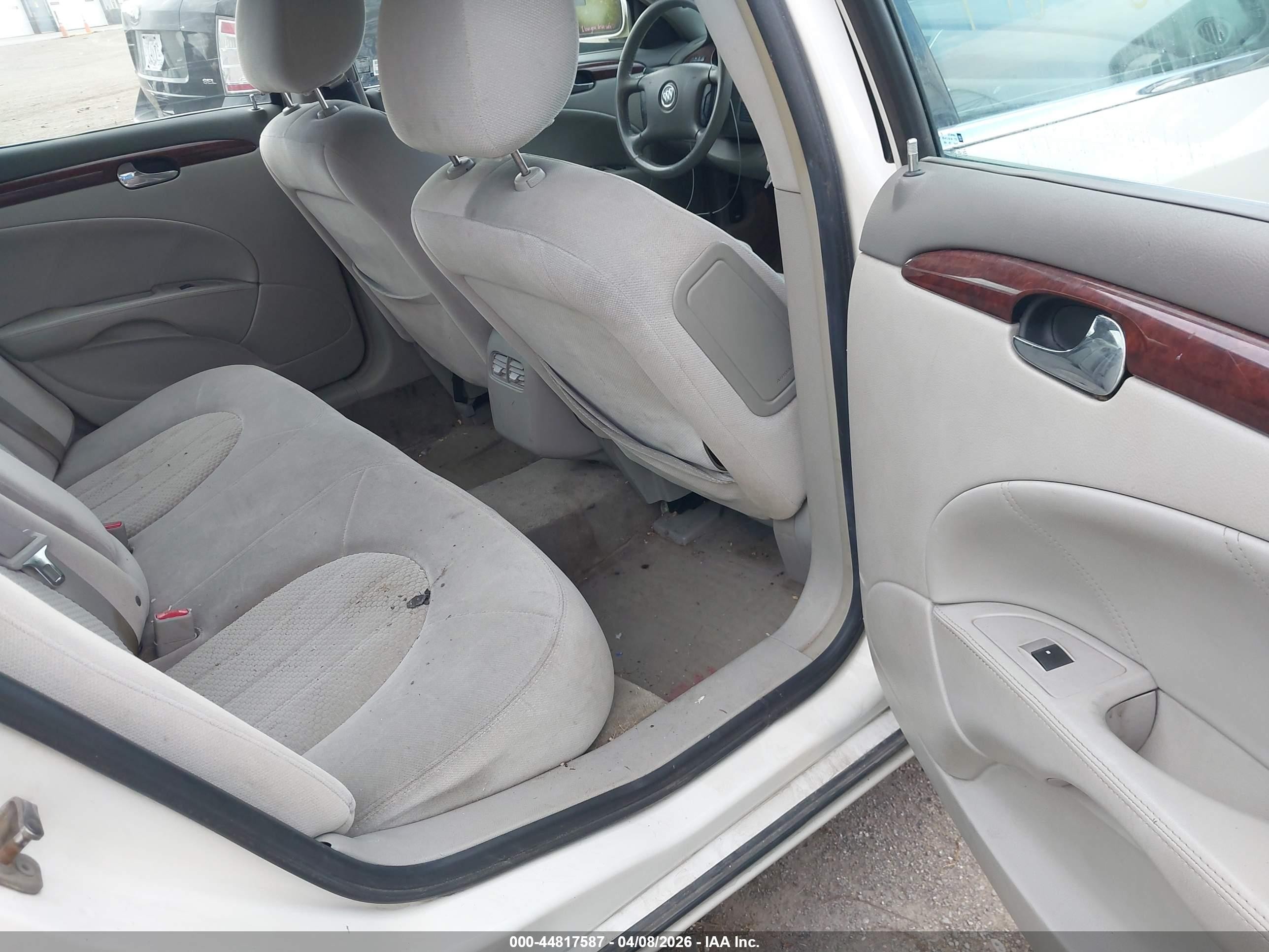 2009 Buick Lucerne Cx White vin: 1G4HP57M49U144365