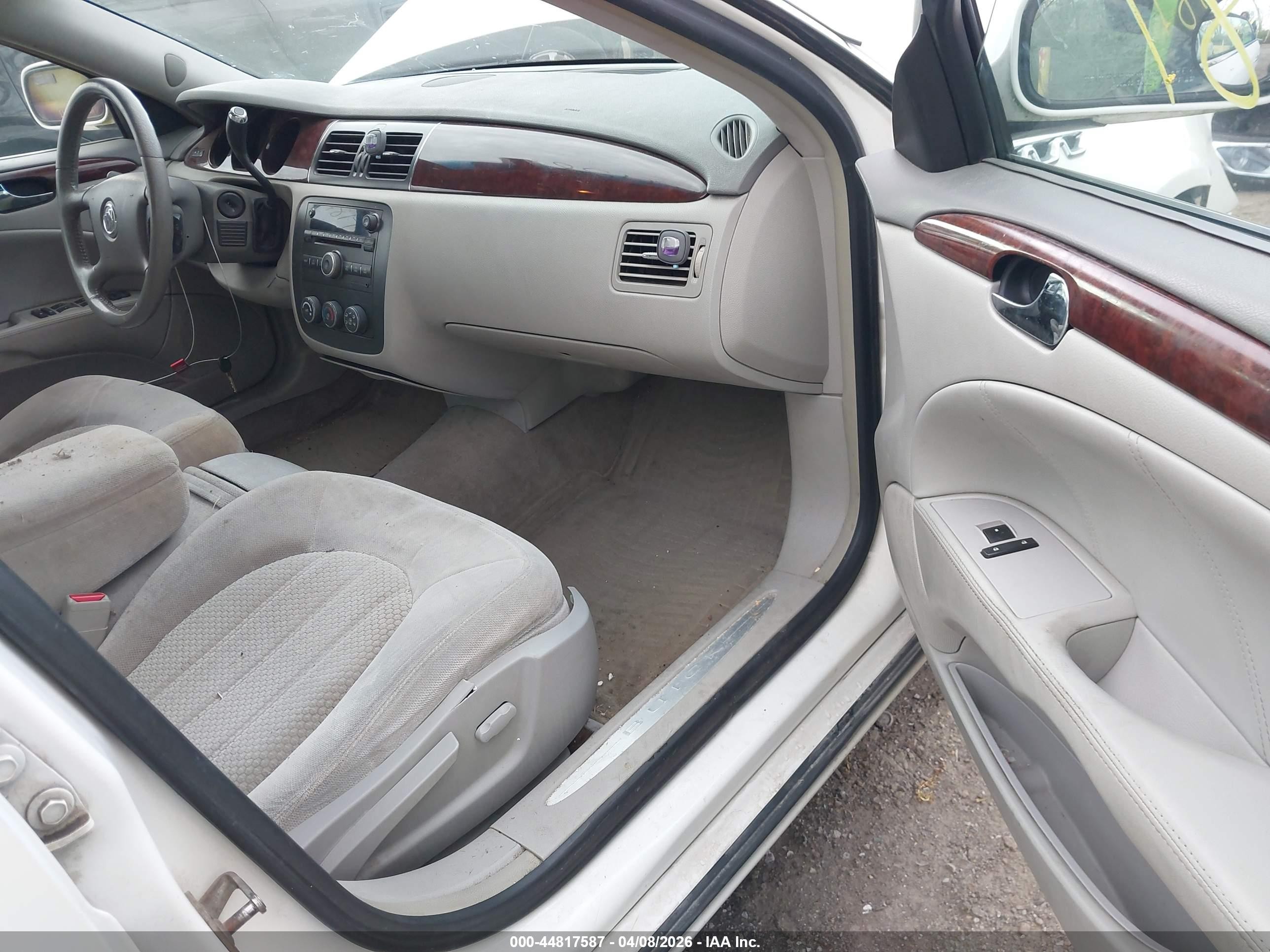 2009 Buick Lucerne Cx White vin: 1G4HP57M49U144365