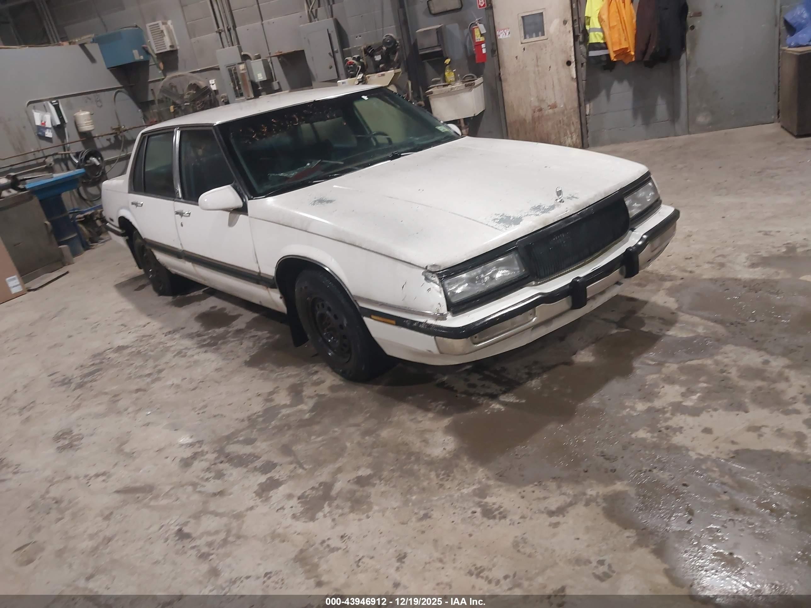 1990 Buick Lesabre Limited Dark Blue vin: 1G4HR54C2LH529297