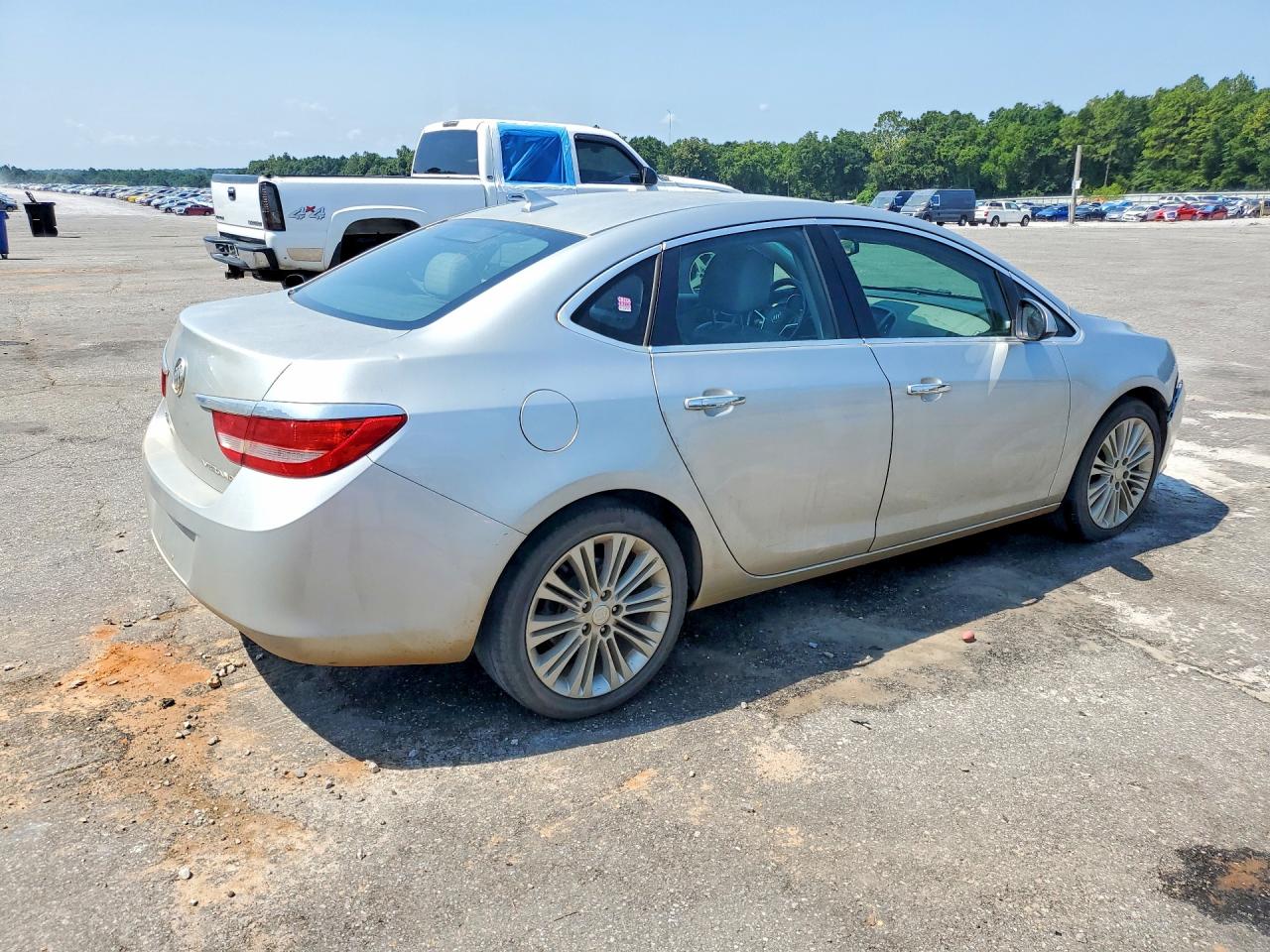 2014 Buick Verano Silver vin: 1G4PP5SK0E4128028