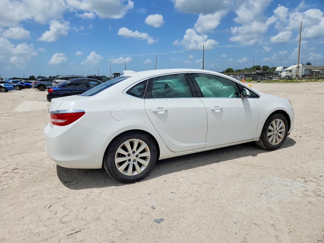 2015 Buick Verano White vin: 1G4PP5SK0F4218541