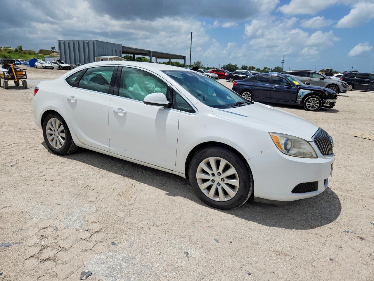 2015 Buick Verano White vin: 1G4PP5SK0F4218541