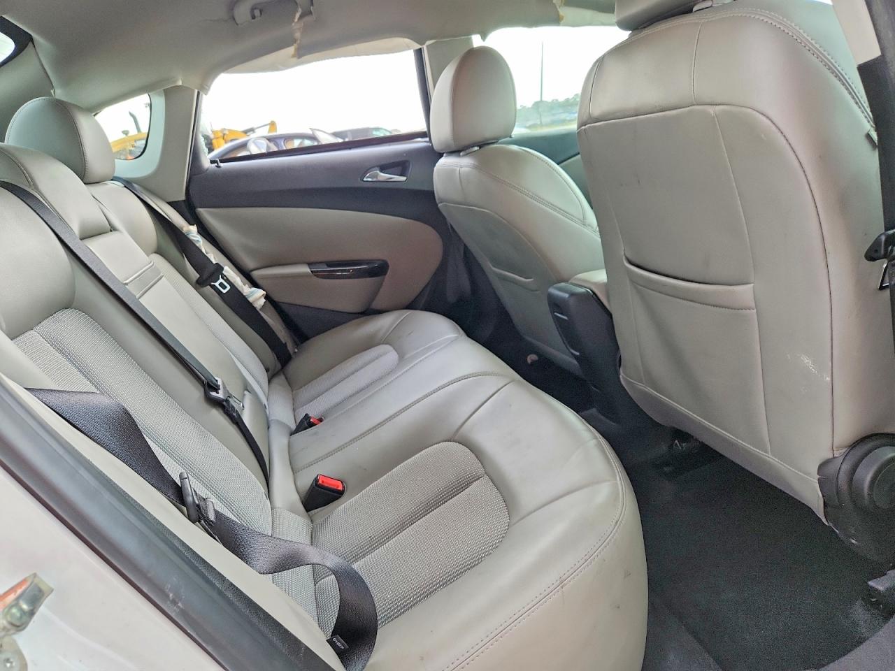 2015 Buick Verano White vin: 1G4PP5SK0F4218541