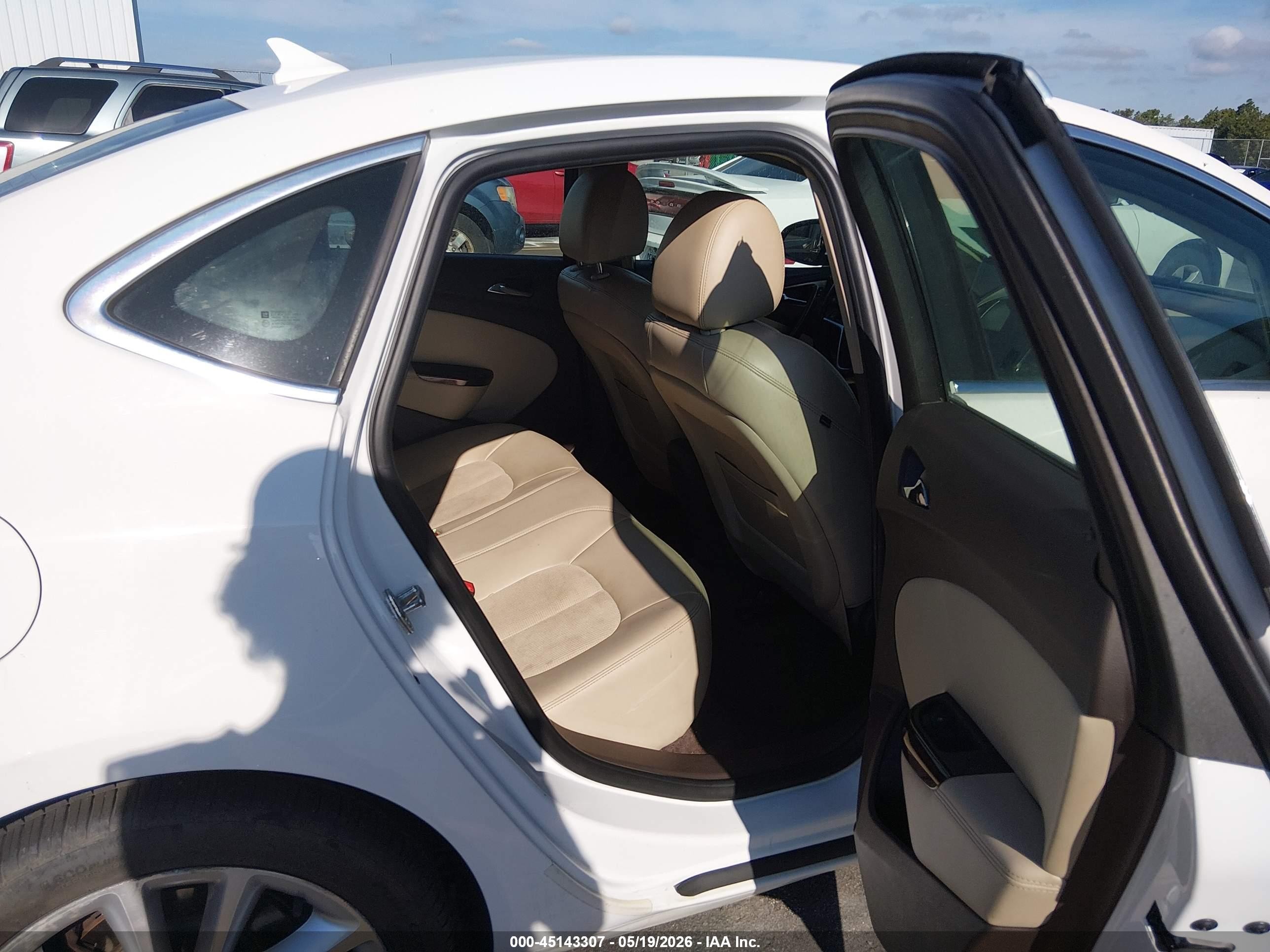 2013 Buick Verano   White vin: 1G4PP5SK2D4100844