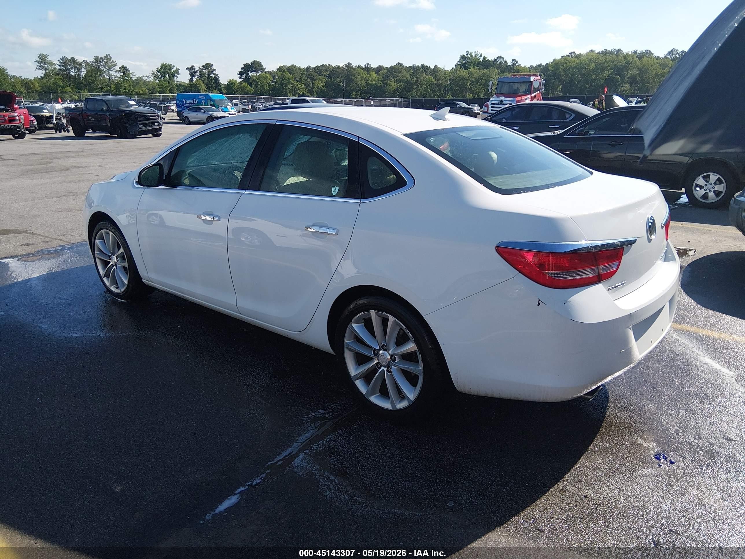 2013 Buick Verano   White vin: 1G4PP5SK2D4100844