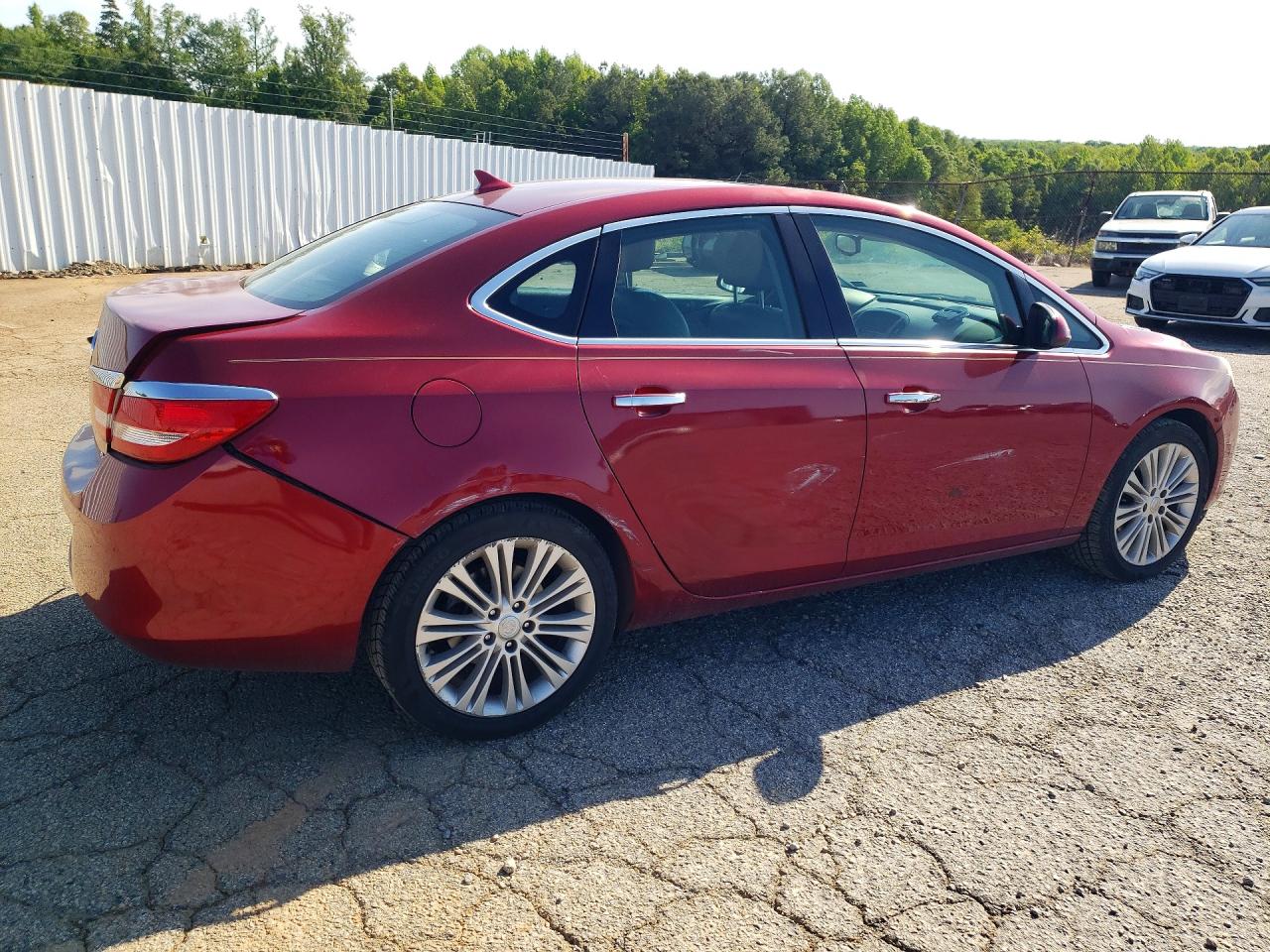 2014 Buick Verano Red vin: 1G4PP5SK2E4158227