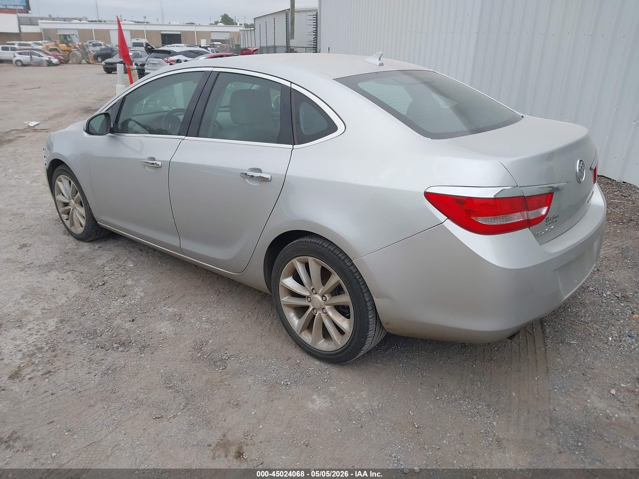 2014 Buick Verano   Серебряный vin: 1G4PP5SK2E4243892