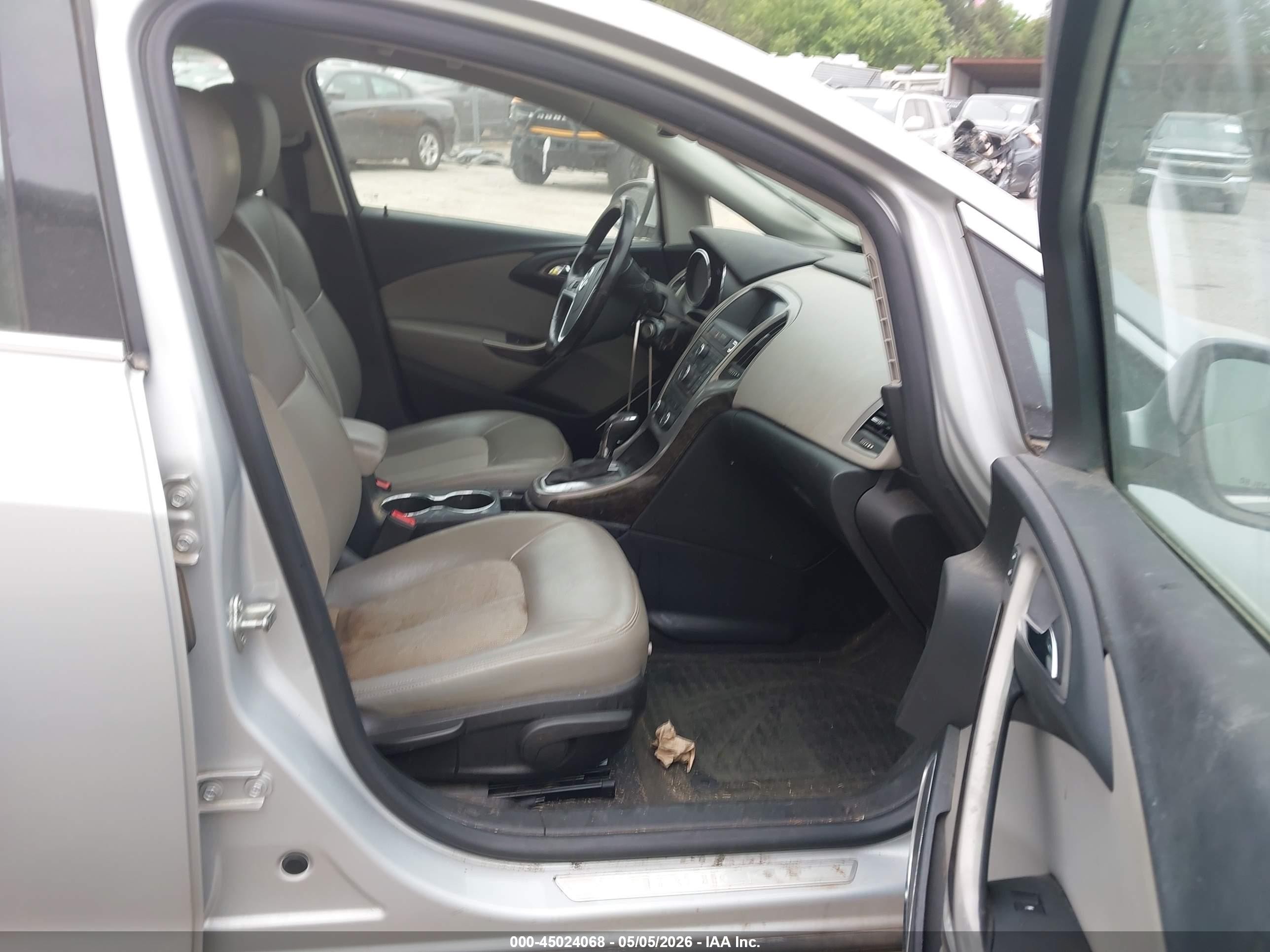 2014 Buick Verano   Серебряный vin: 1G4PP5SK2E4243892