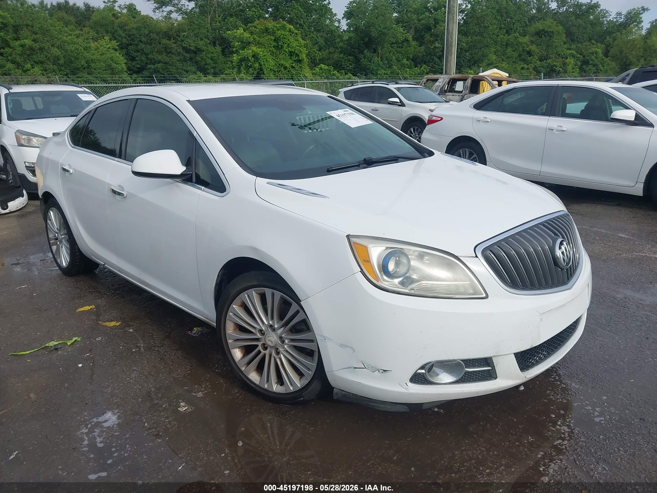 2013 Buick Verano   White vin: 1G4PP5SK3D4238554