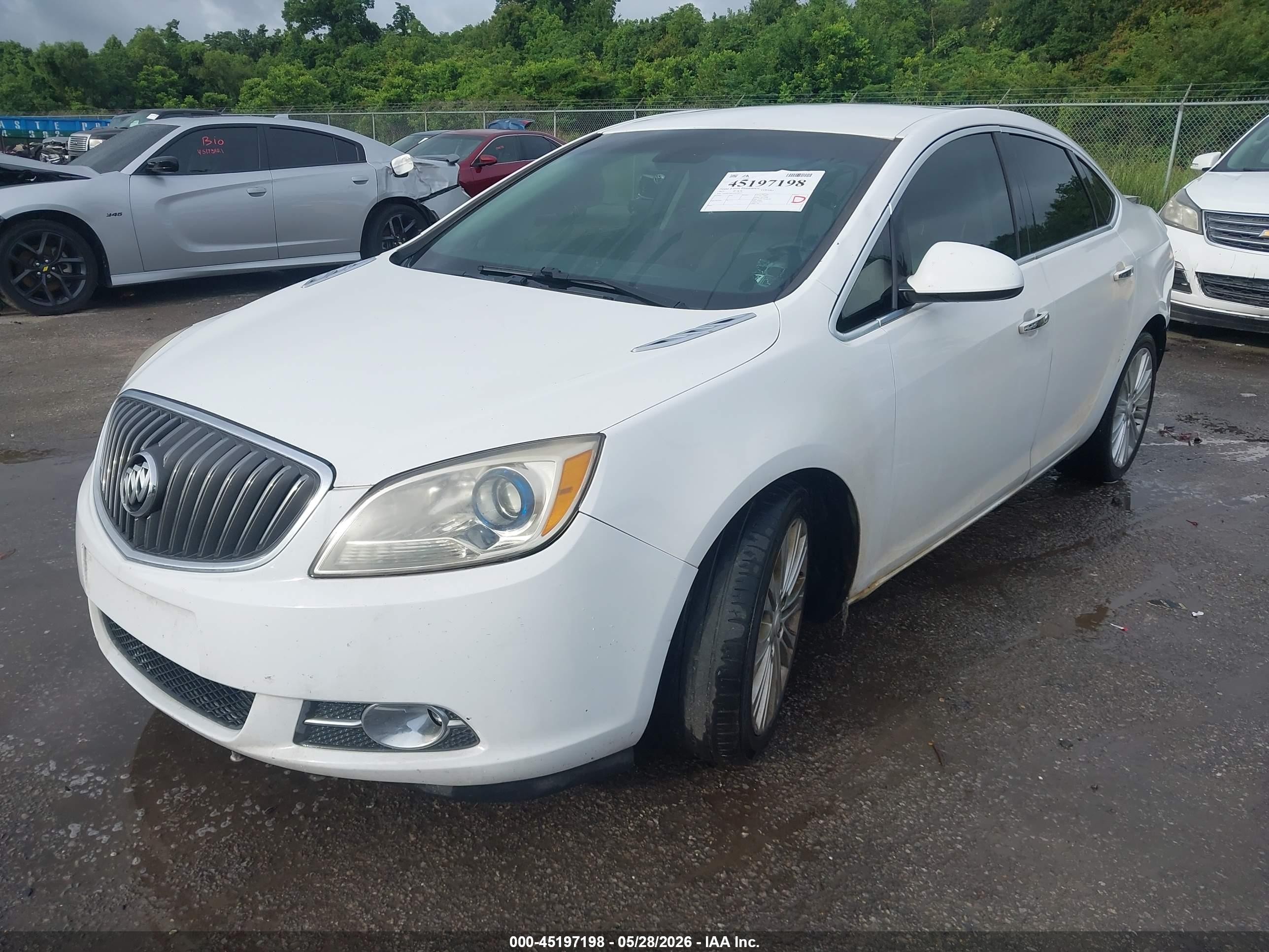 2013 Buick Verano   White vin: 1G4PP5SK3D4238554