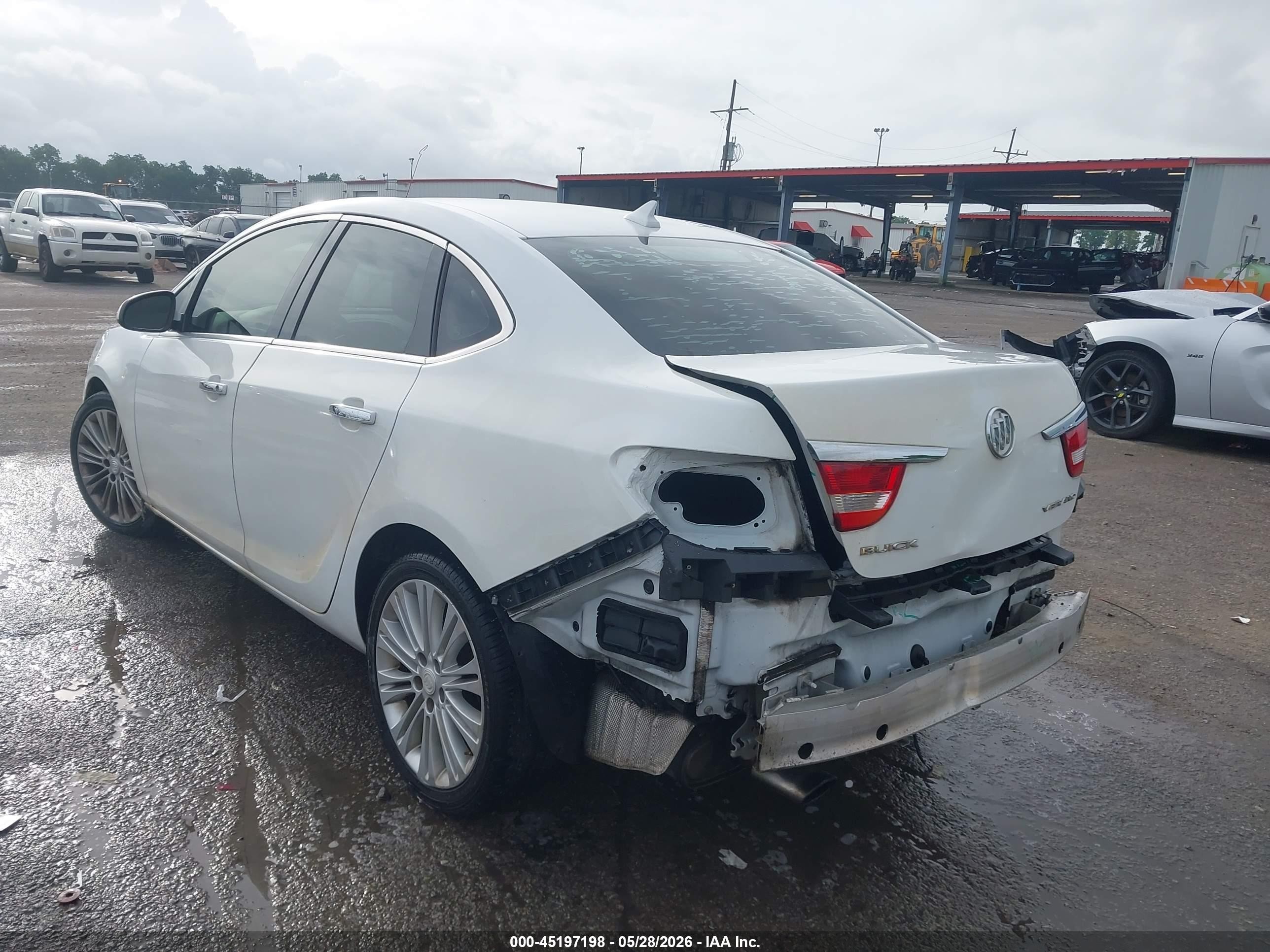 2013 Buick Verano   White vin: 1G4PP5SK3D4238554