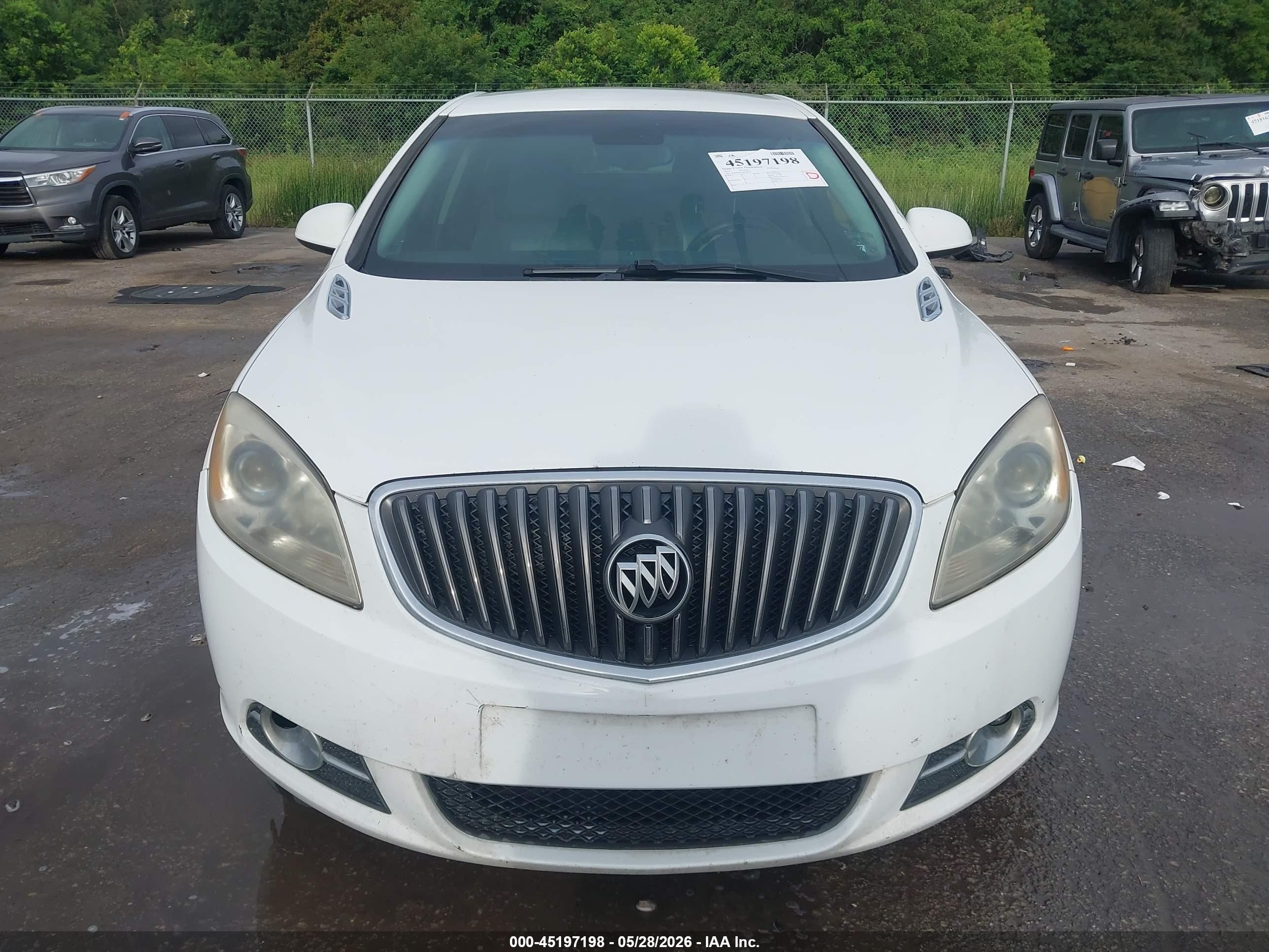 2013 Buick Verano   White vin: 1G4PP5SK3D4238554
