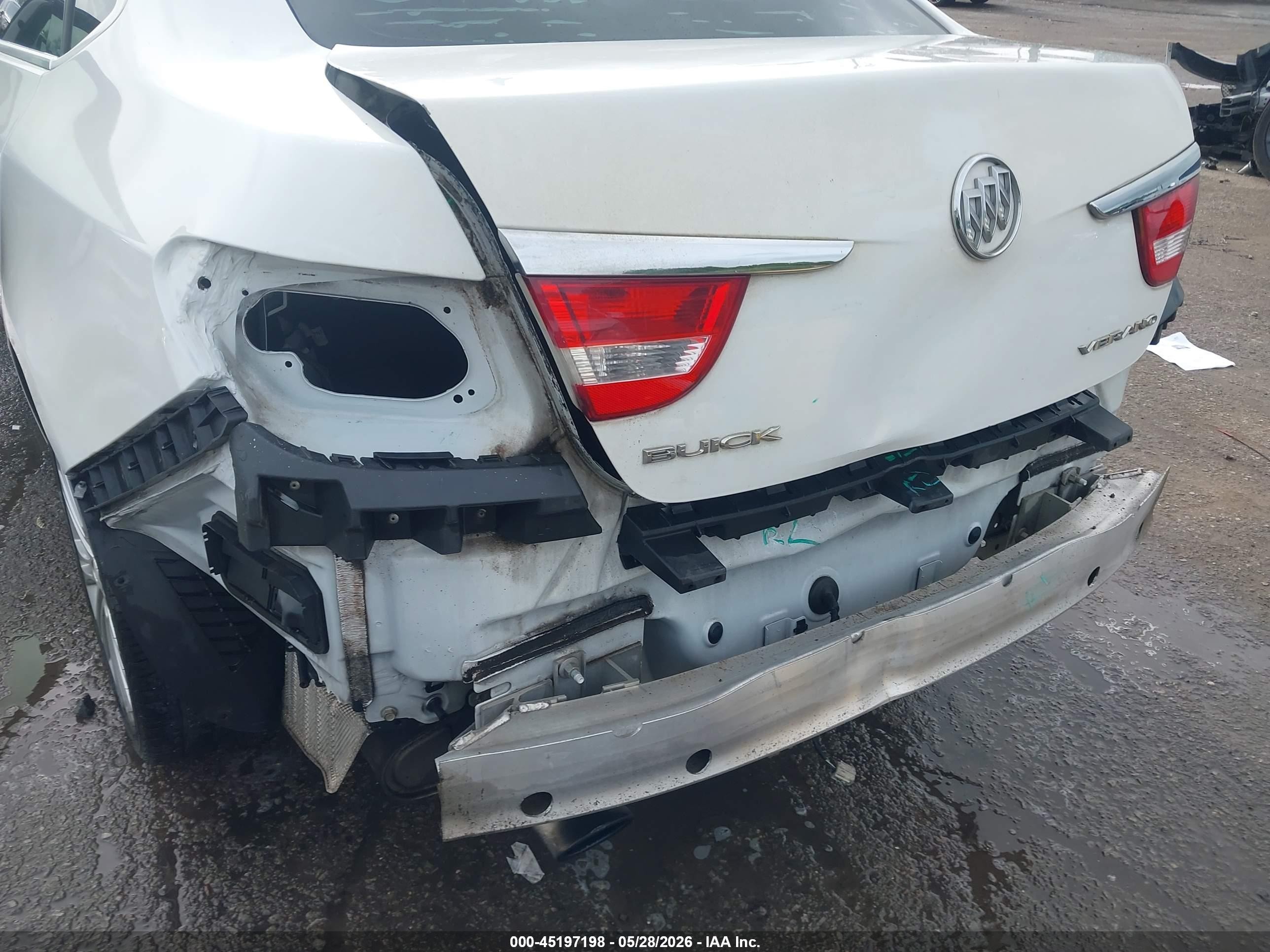 2013 Buick Verano   White vin: 1G4PP5SK3D4238554
