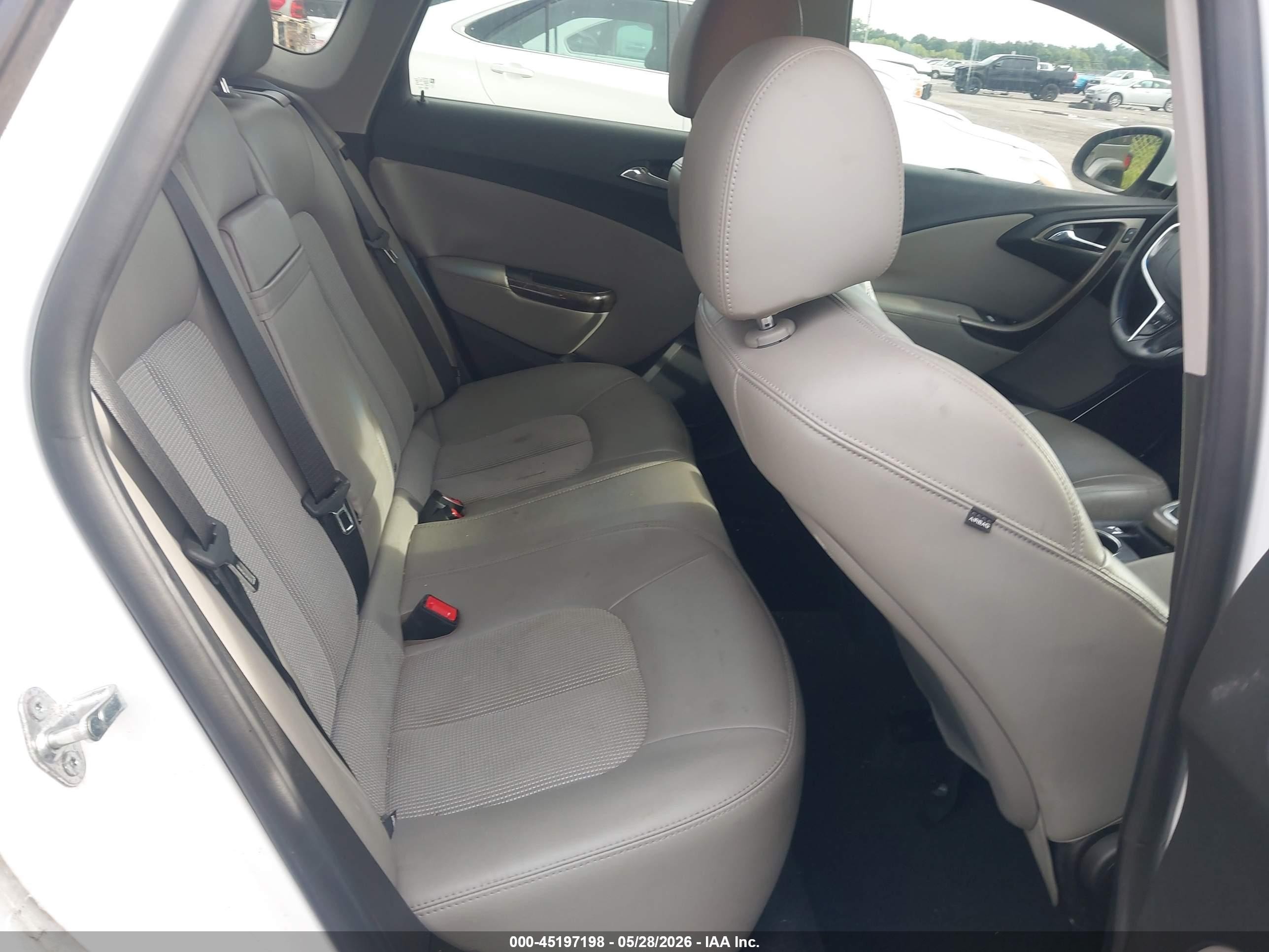 2013 Buick Verano   White vin: 1G4PP5SK3D4238554