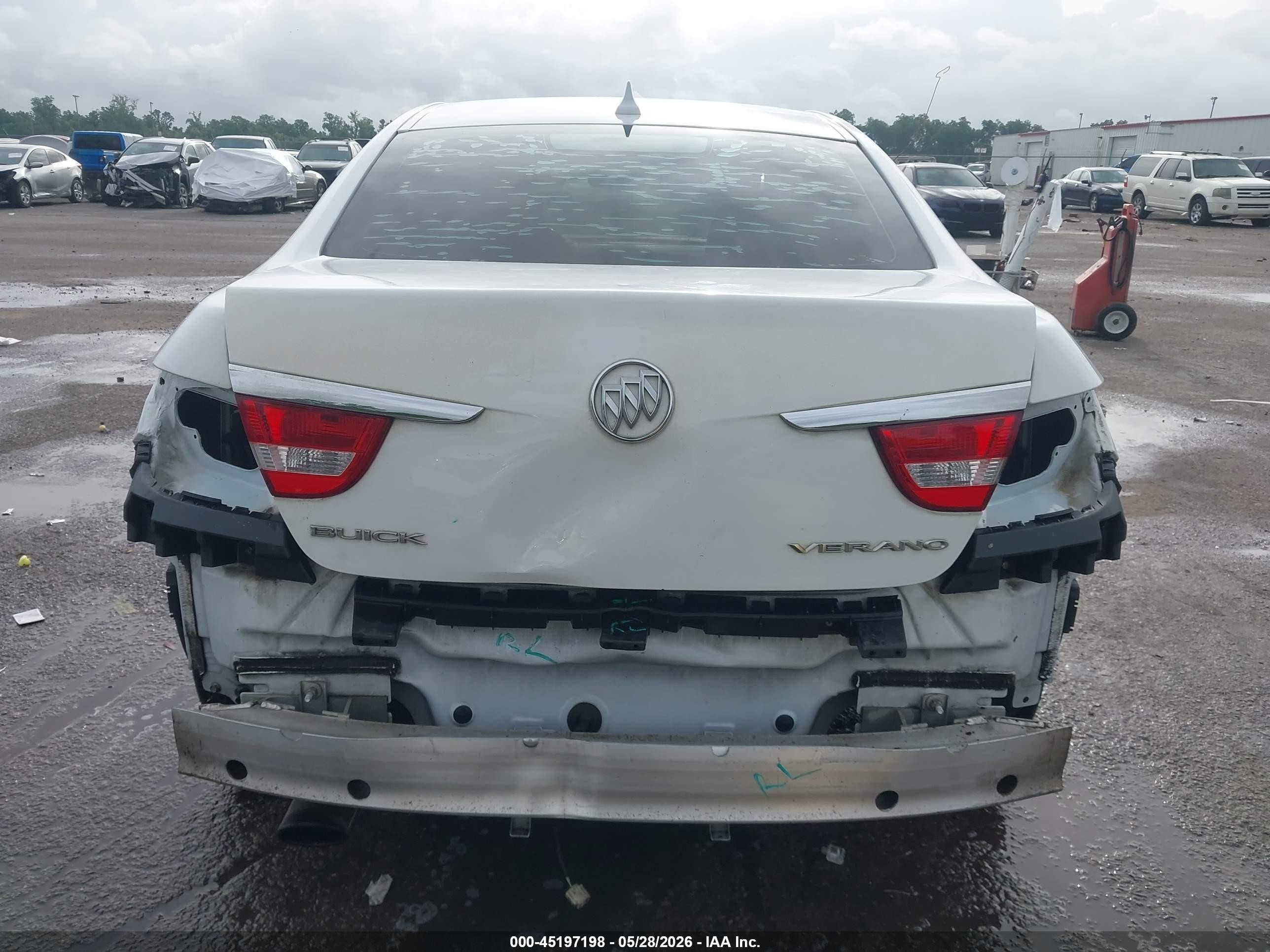 2013 Buick Verano   White vin: 1G4PP5SK3D4238554