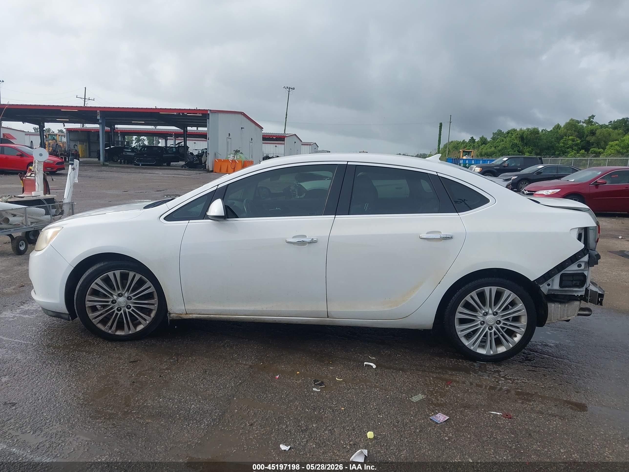 2013 Buick Verano   White vin: 1G4PP5SK3D4238554