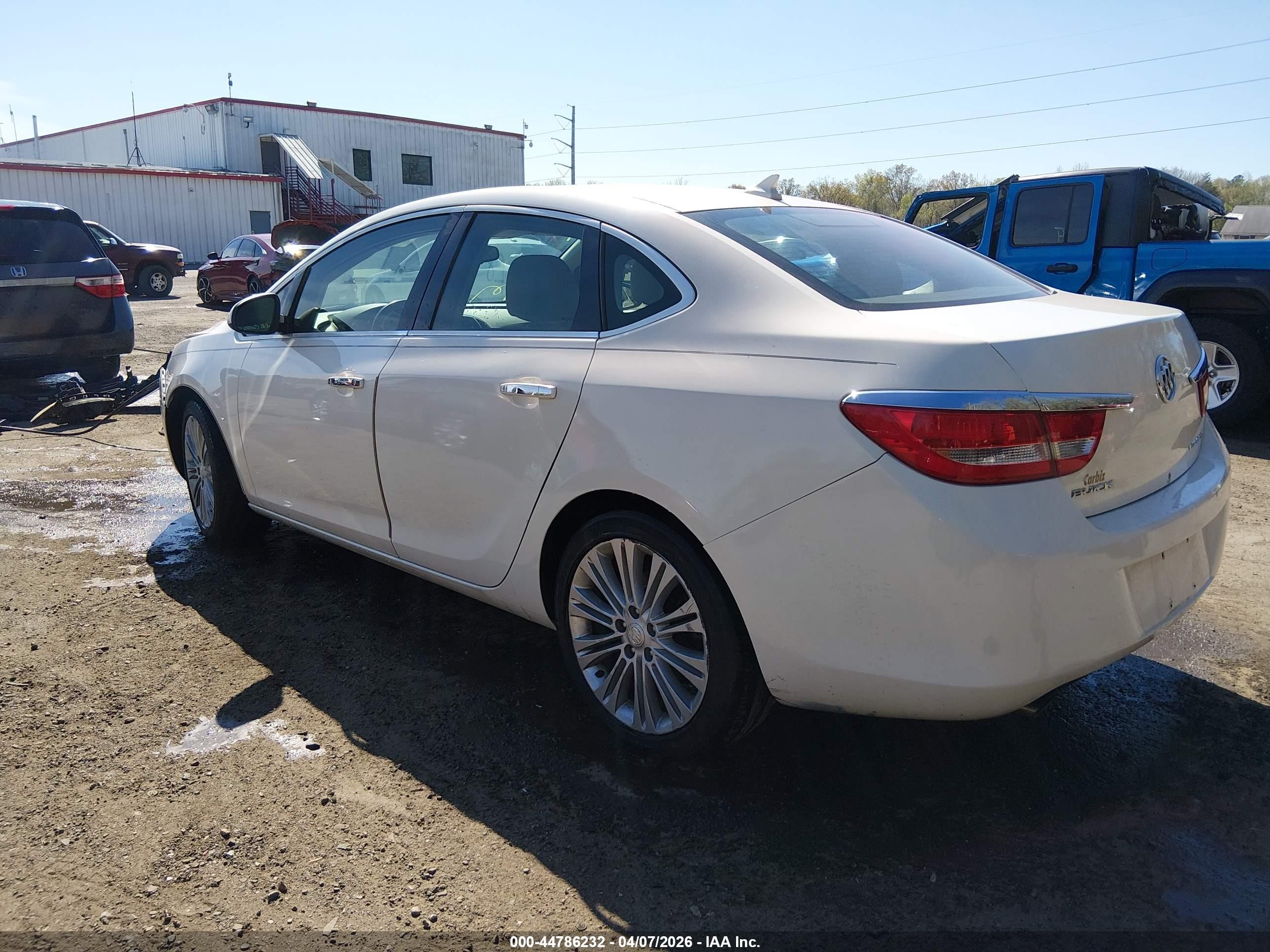 2013 Buick Verano   Белый vin: 1G4PP5SK3D4254544