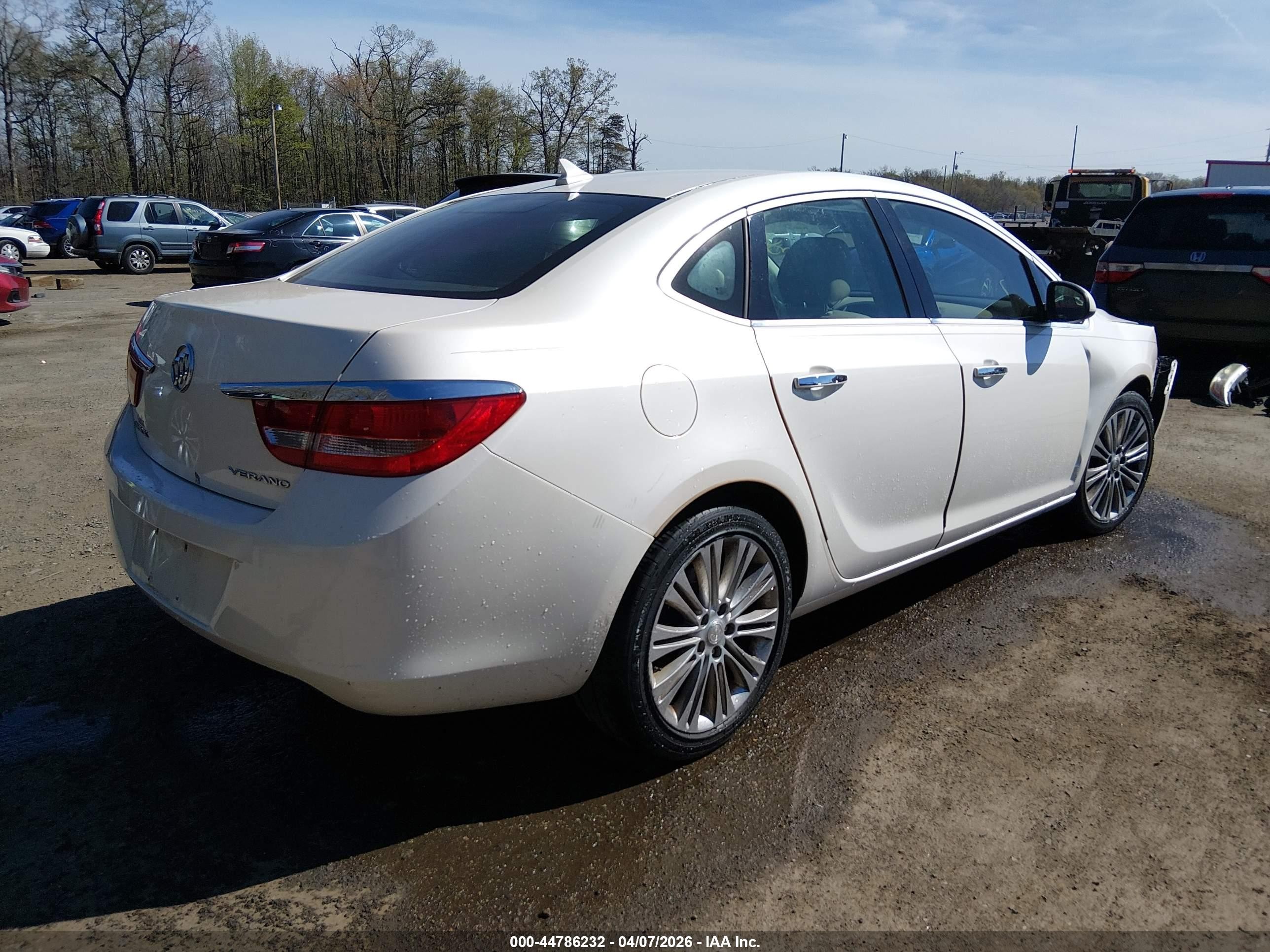 2013 Buick Verano   Белый vin: 1G4PP5SK3D4254544