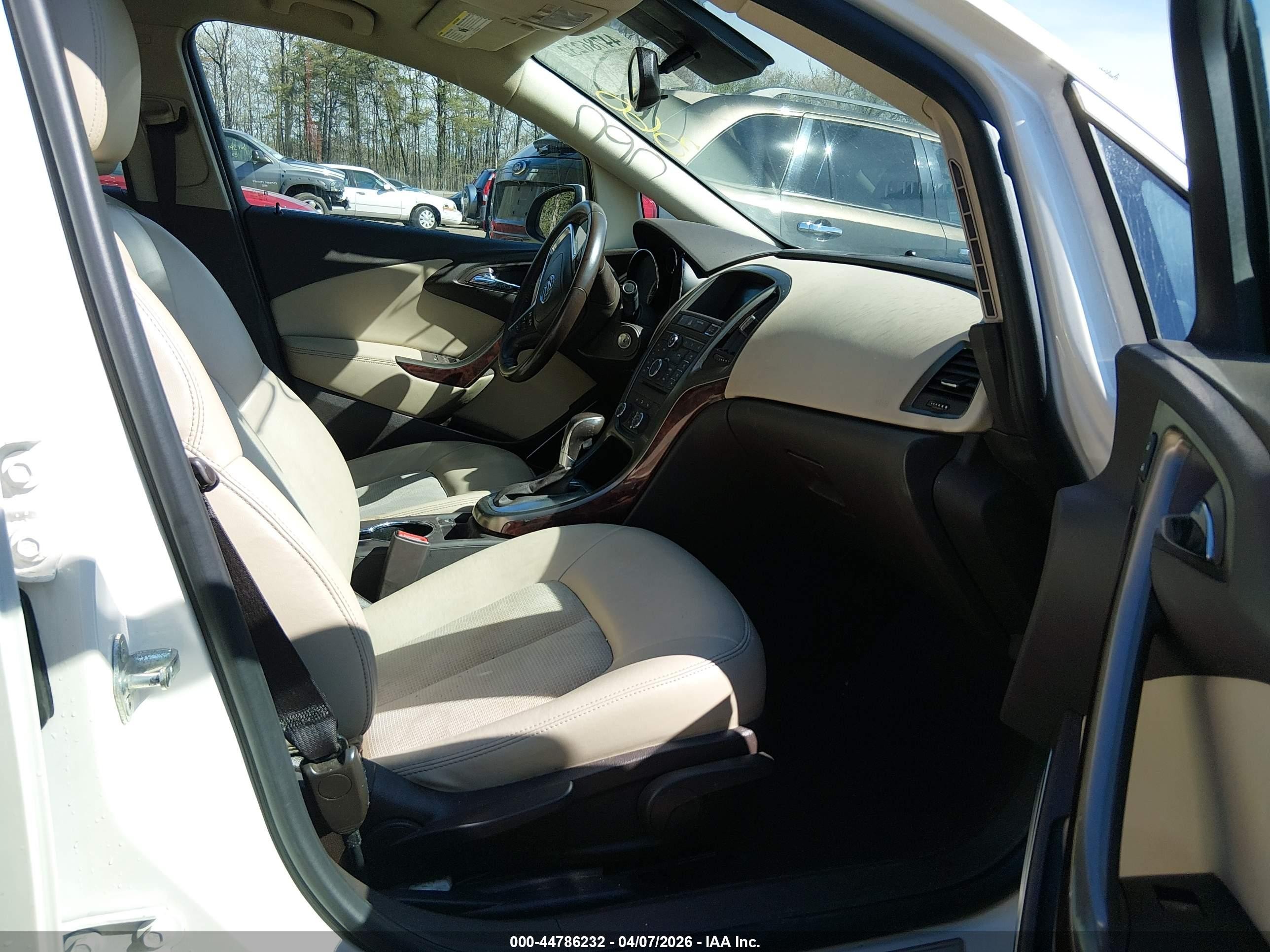 2013 Buick Verano   Белый vin: 1G4PP5SK3D4254544