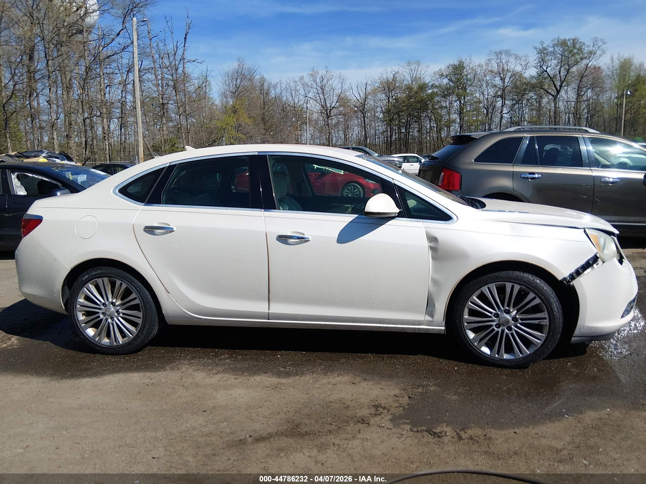 2013 Buick Verano   Белый vin: 1G4PP5SK3D4254544