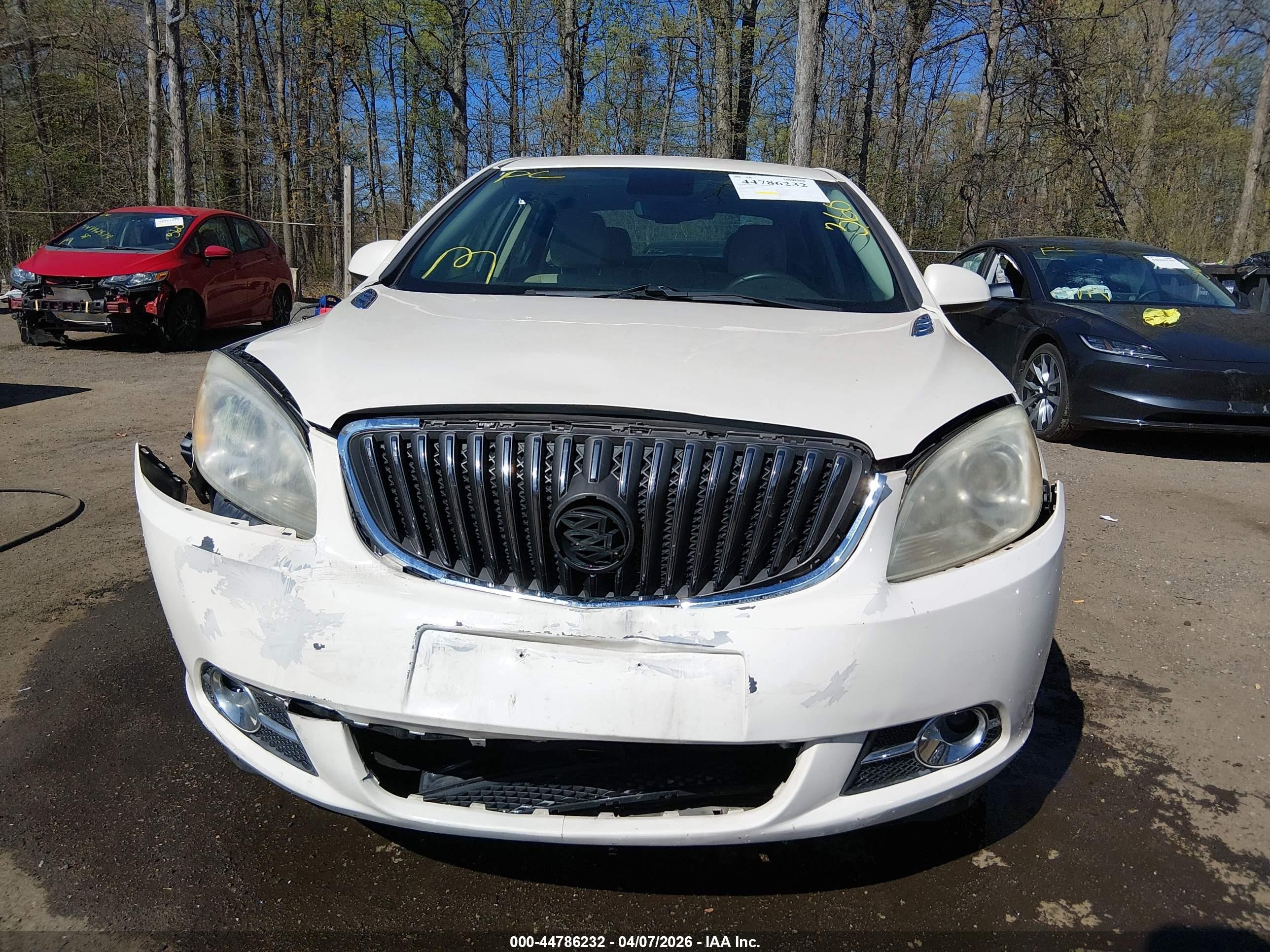 2013 Buick Verano   Белый vin: 1G4PP5SK3D4254544