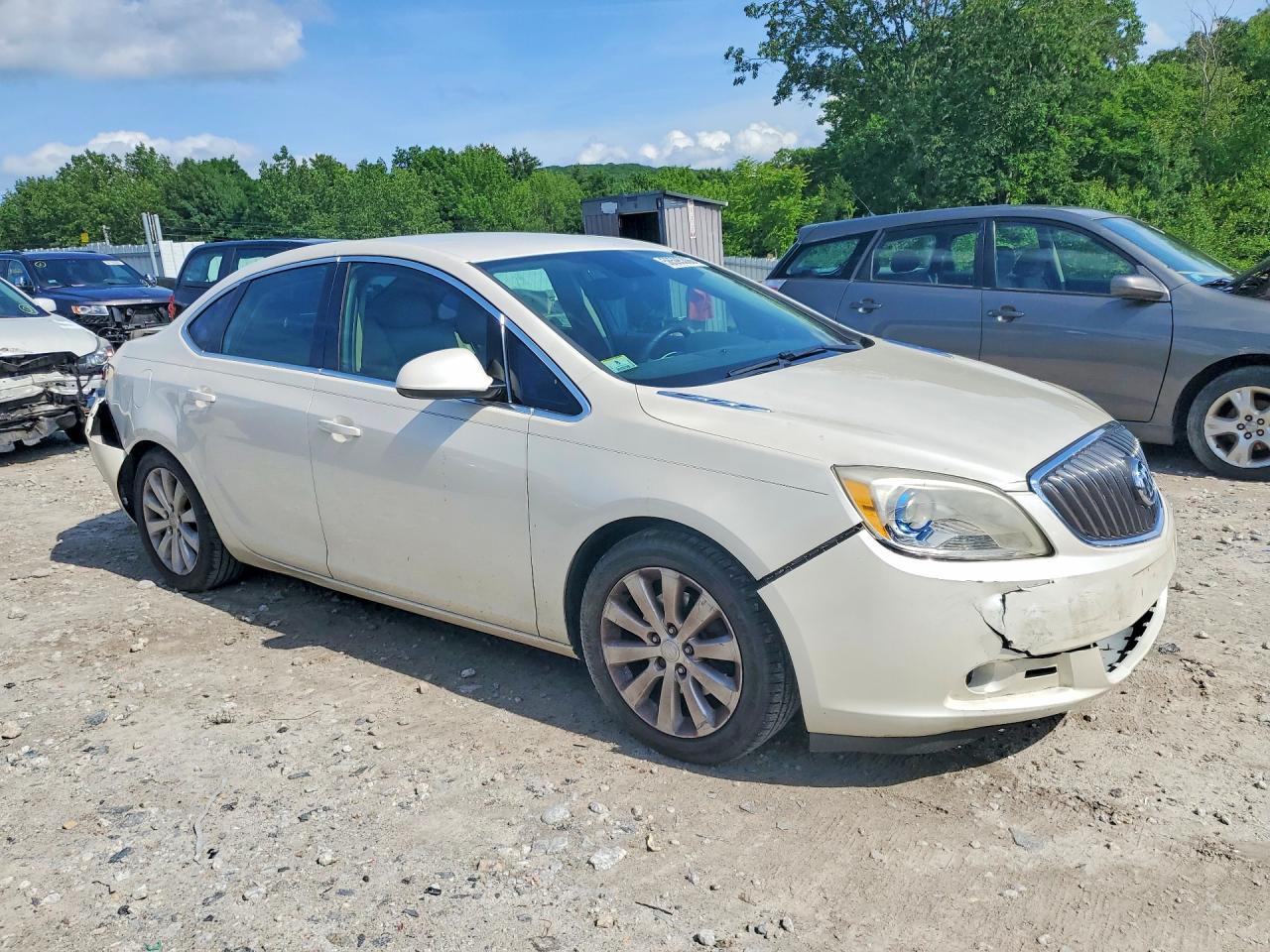 2015 Buick Verano White vin: 1G4PP5SK3F4167973