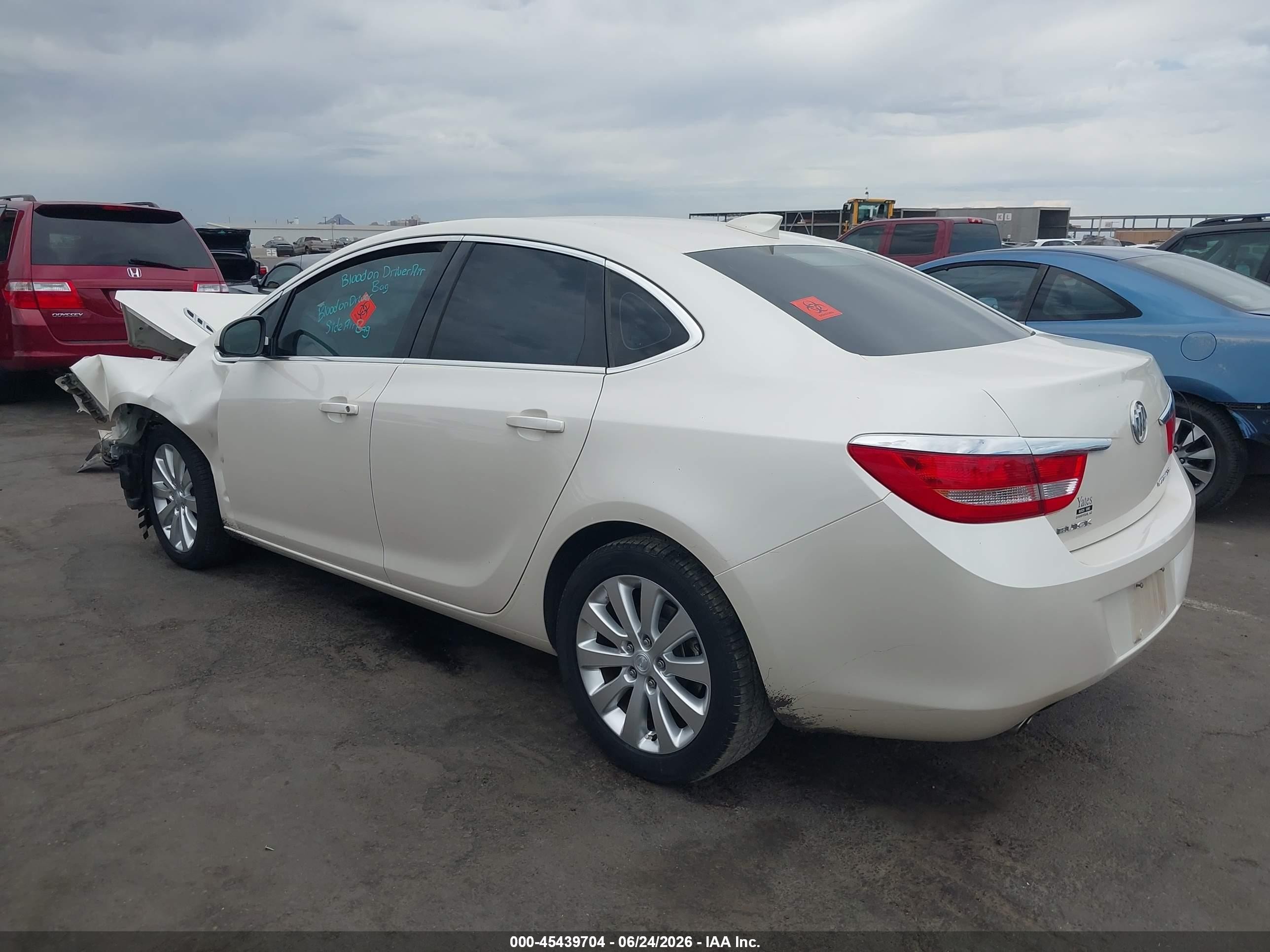 2015 Buick Verano   Белый vin: 1G4PP5SK4F4148199