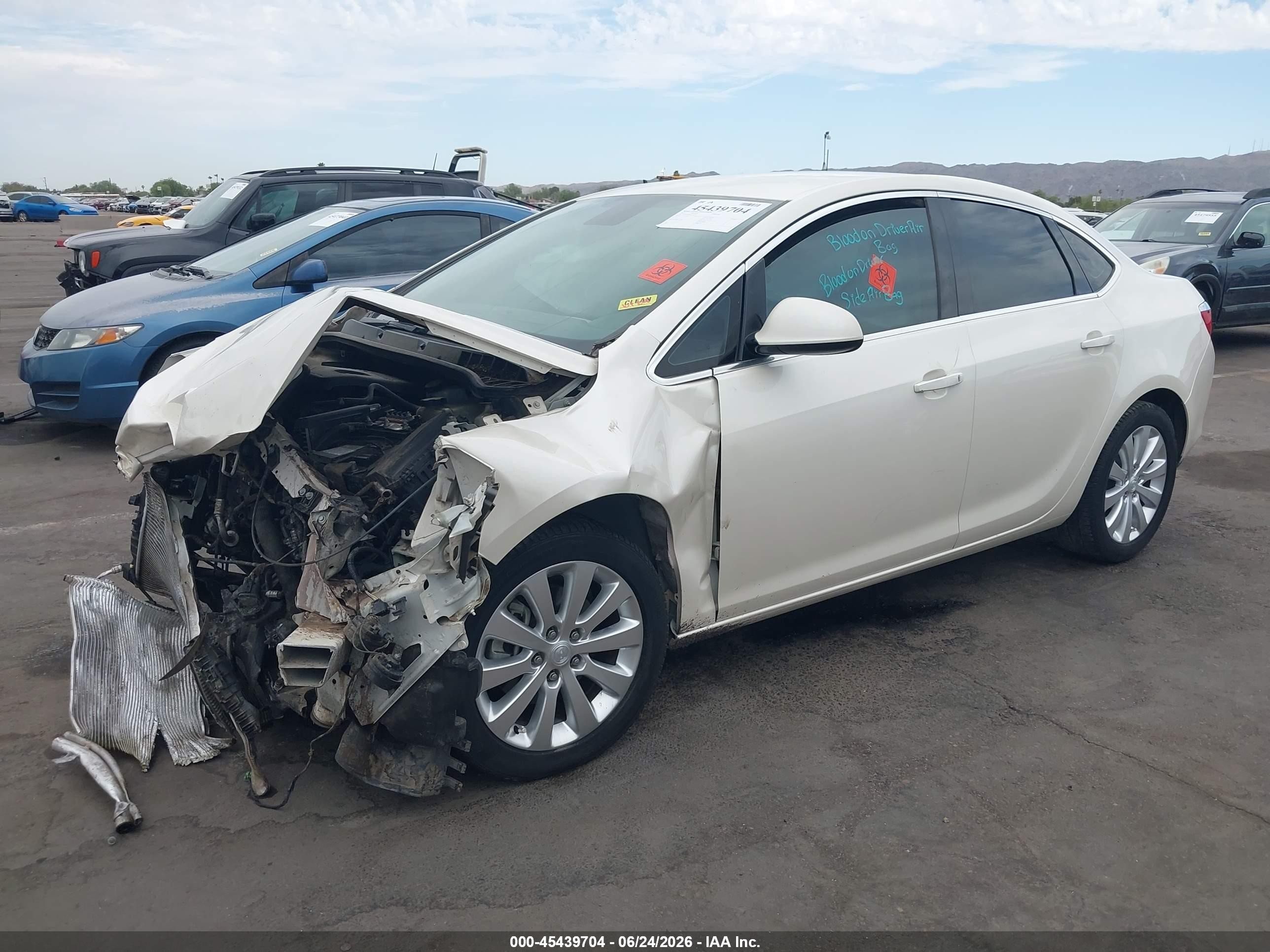 2015 Buick Verano   Белый vin: 1G4PP5SK4F4148199