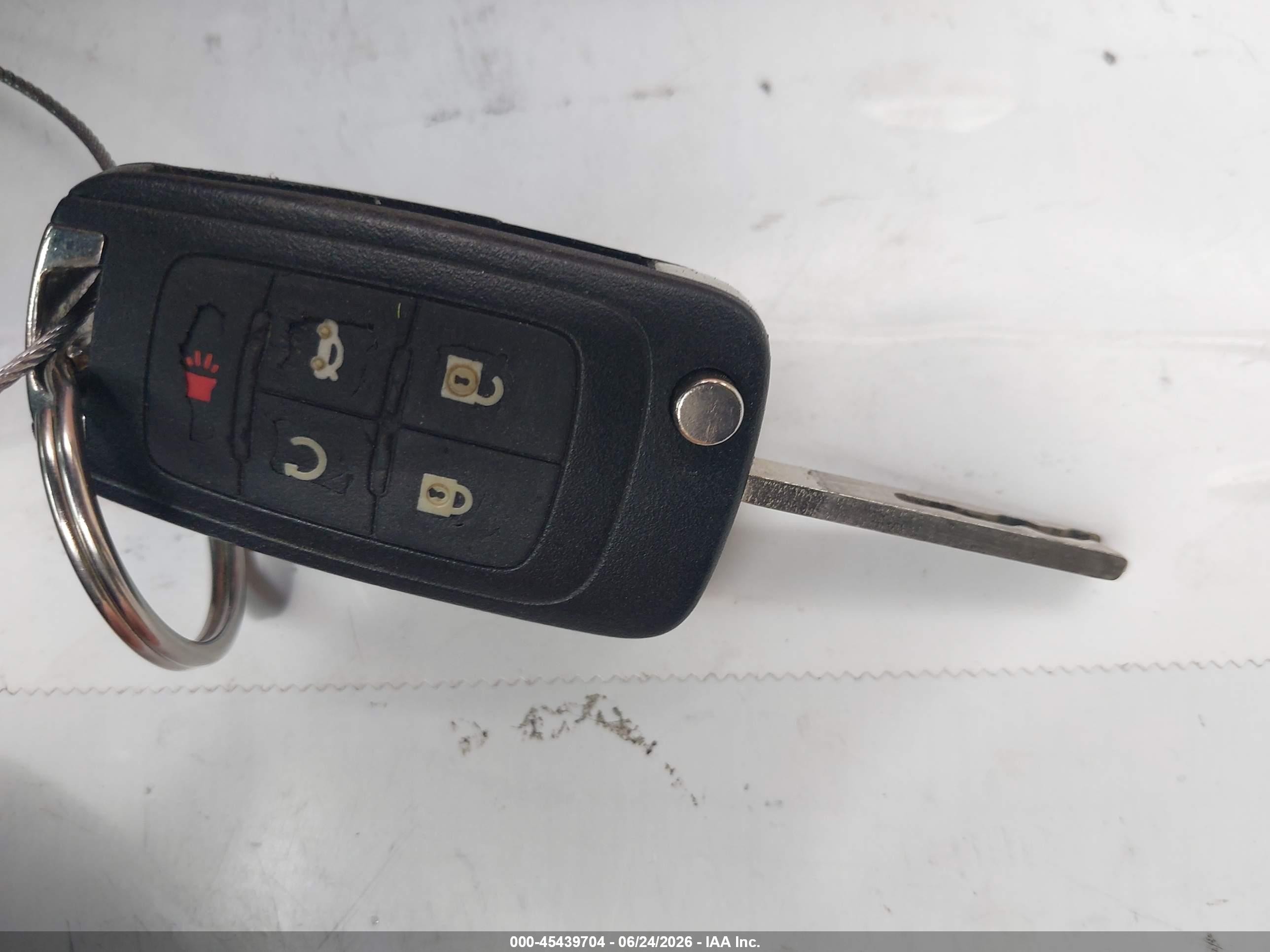 2015 Buick Verano   Белый vin: 1G4PP5SK4F4148199