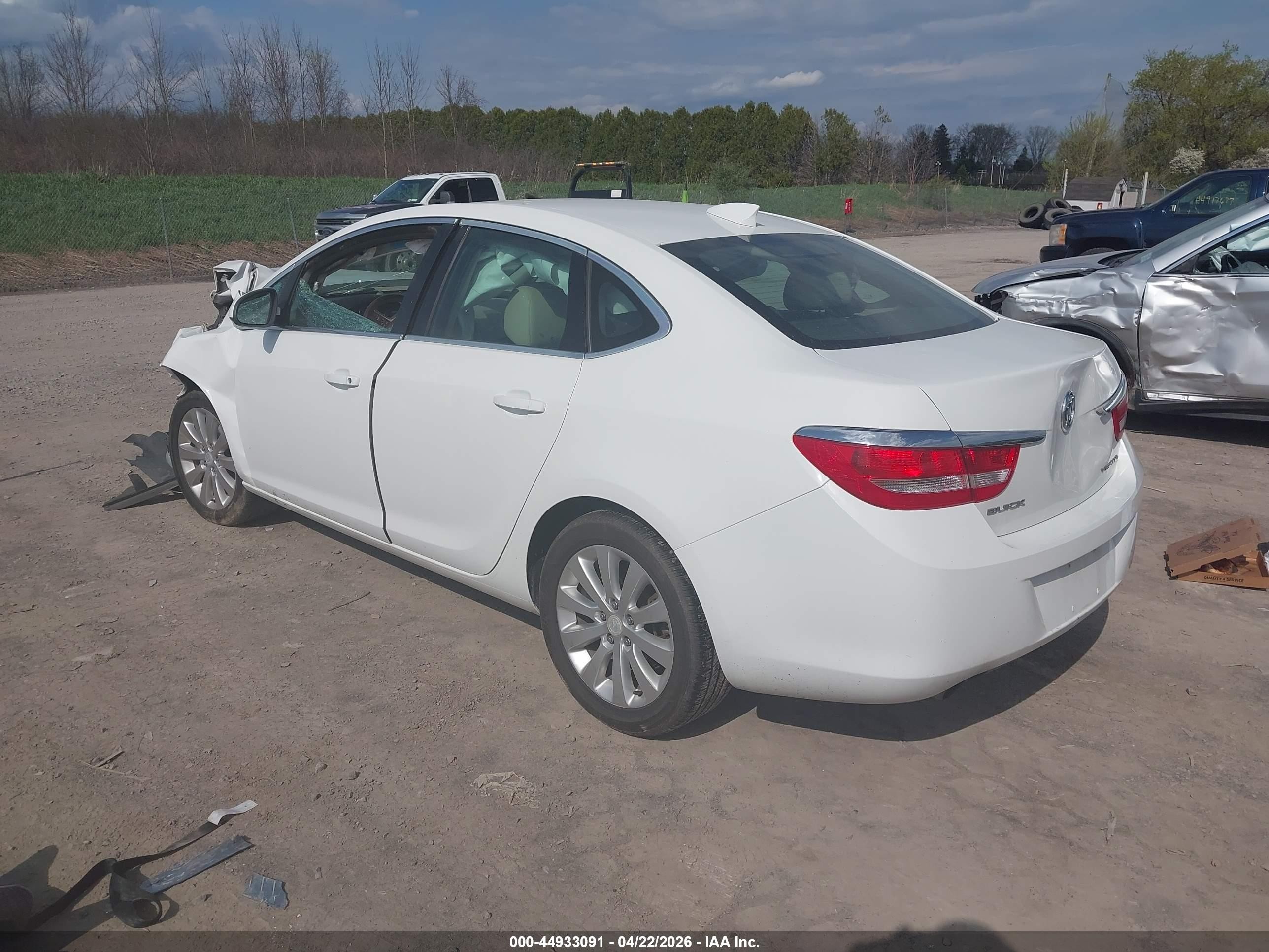 2015 Buick Verano   White vin: 1G4PP5SK4F4158084