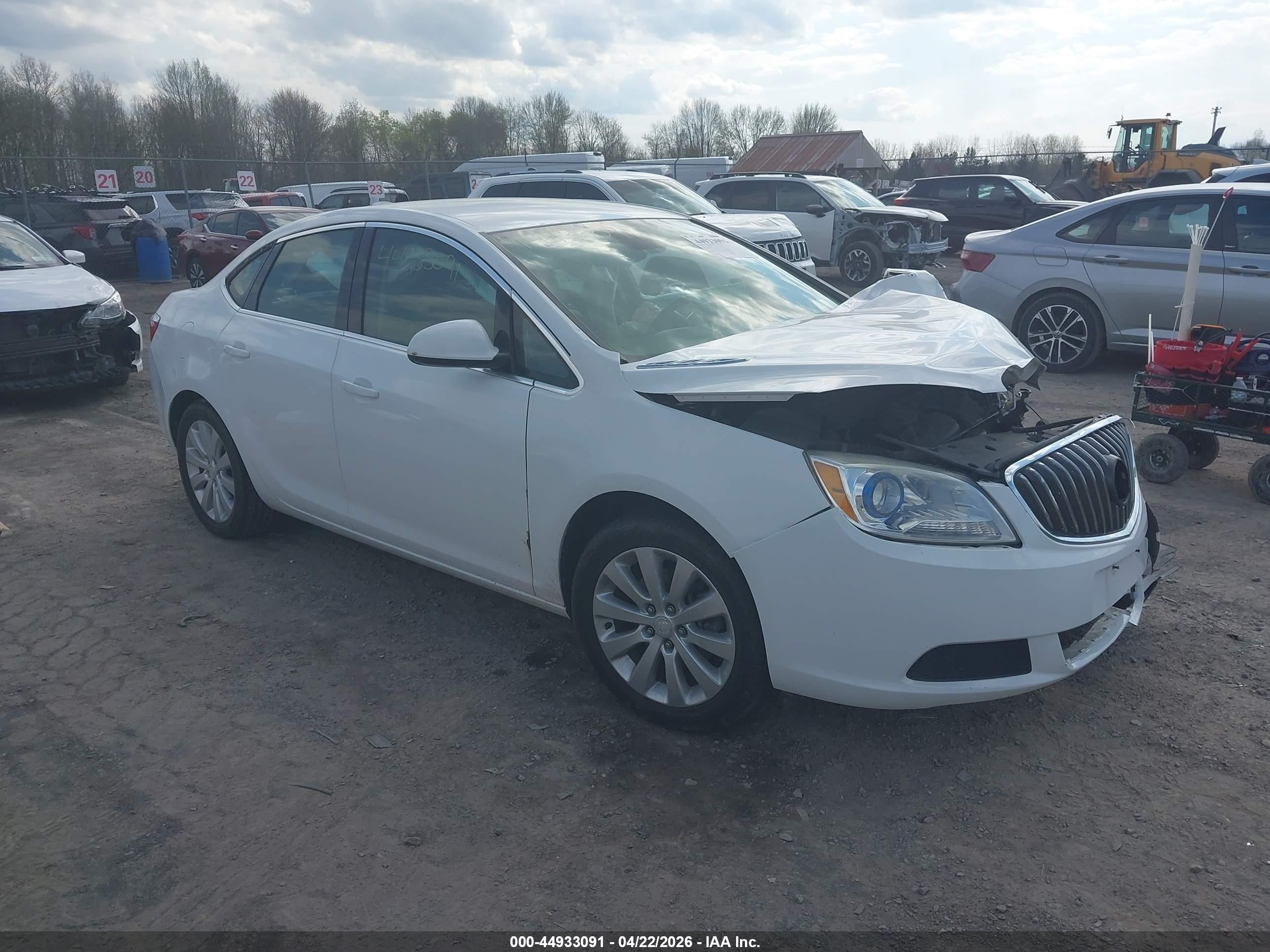 2015 Buick Verano   White vin: 1G4PP5SK4F4158084