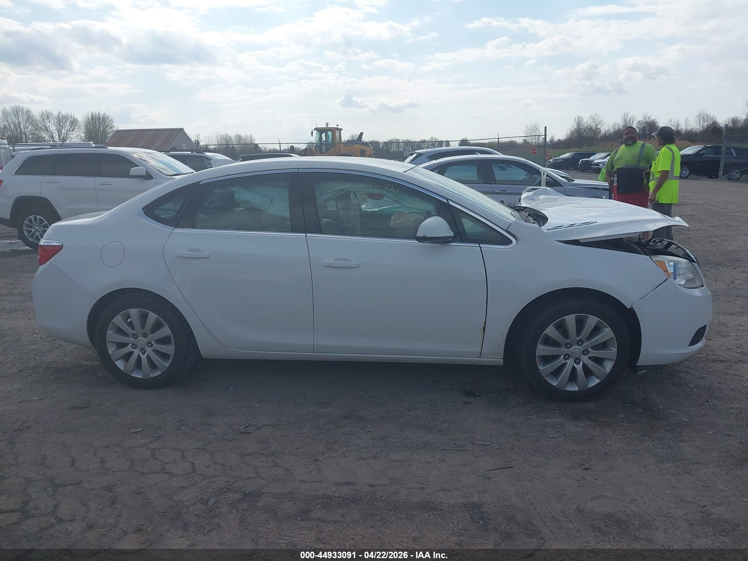2015 Buick Verano   White vin: 1G4PP5SK4F4158084