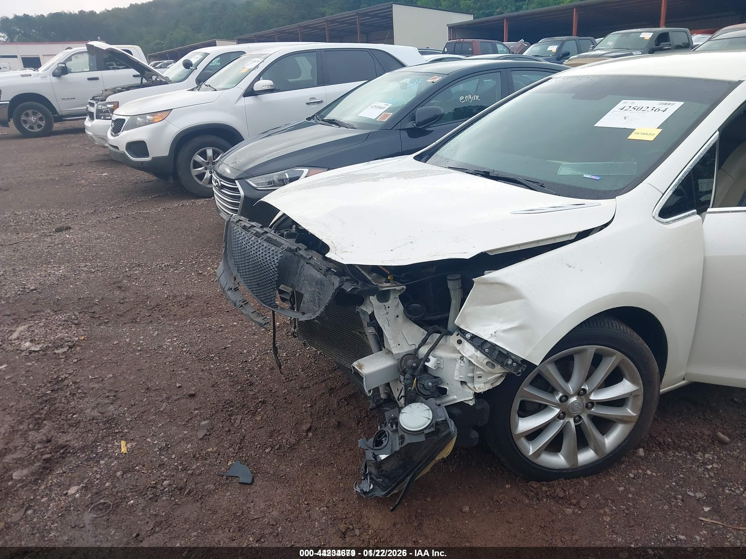 2013 Buick Verano   White vin: 1G4PP5SK5D4142814