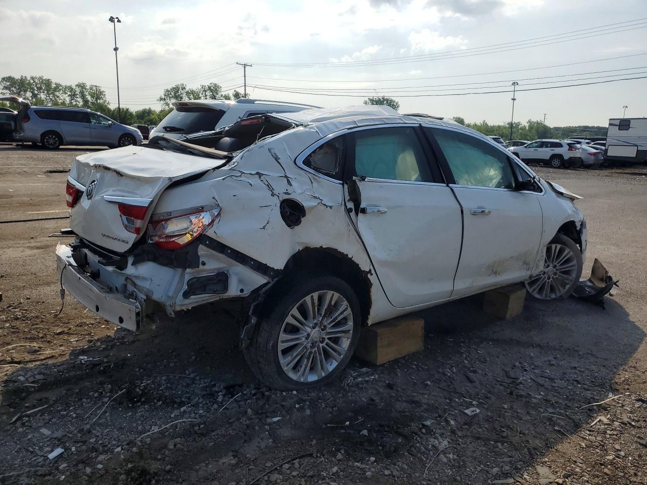2014 Buick Verano White vin: 1G4PP5SK5E4152910