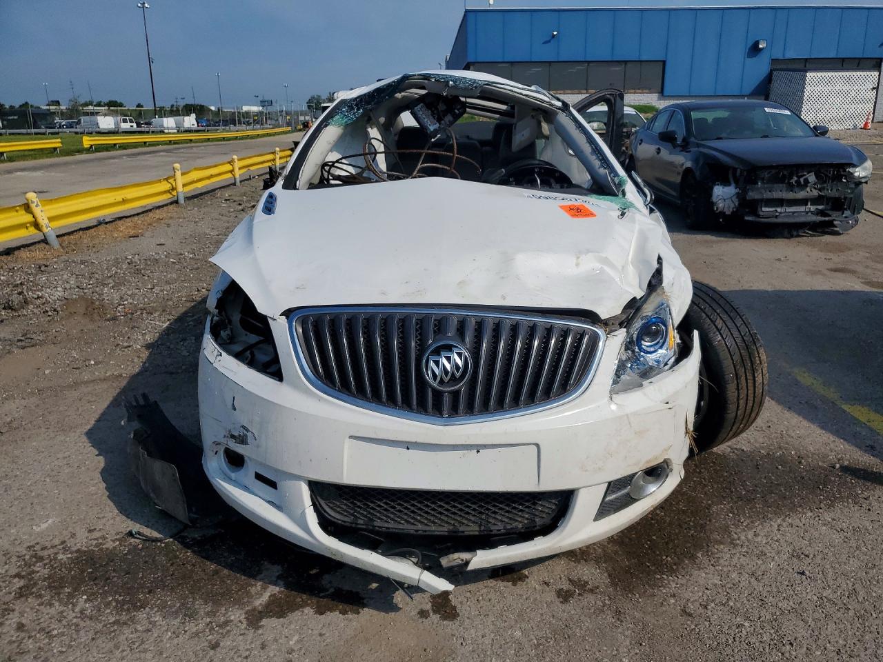 2014 Buick Verano White vin: 1G4PP5SK5E4152910
