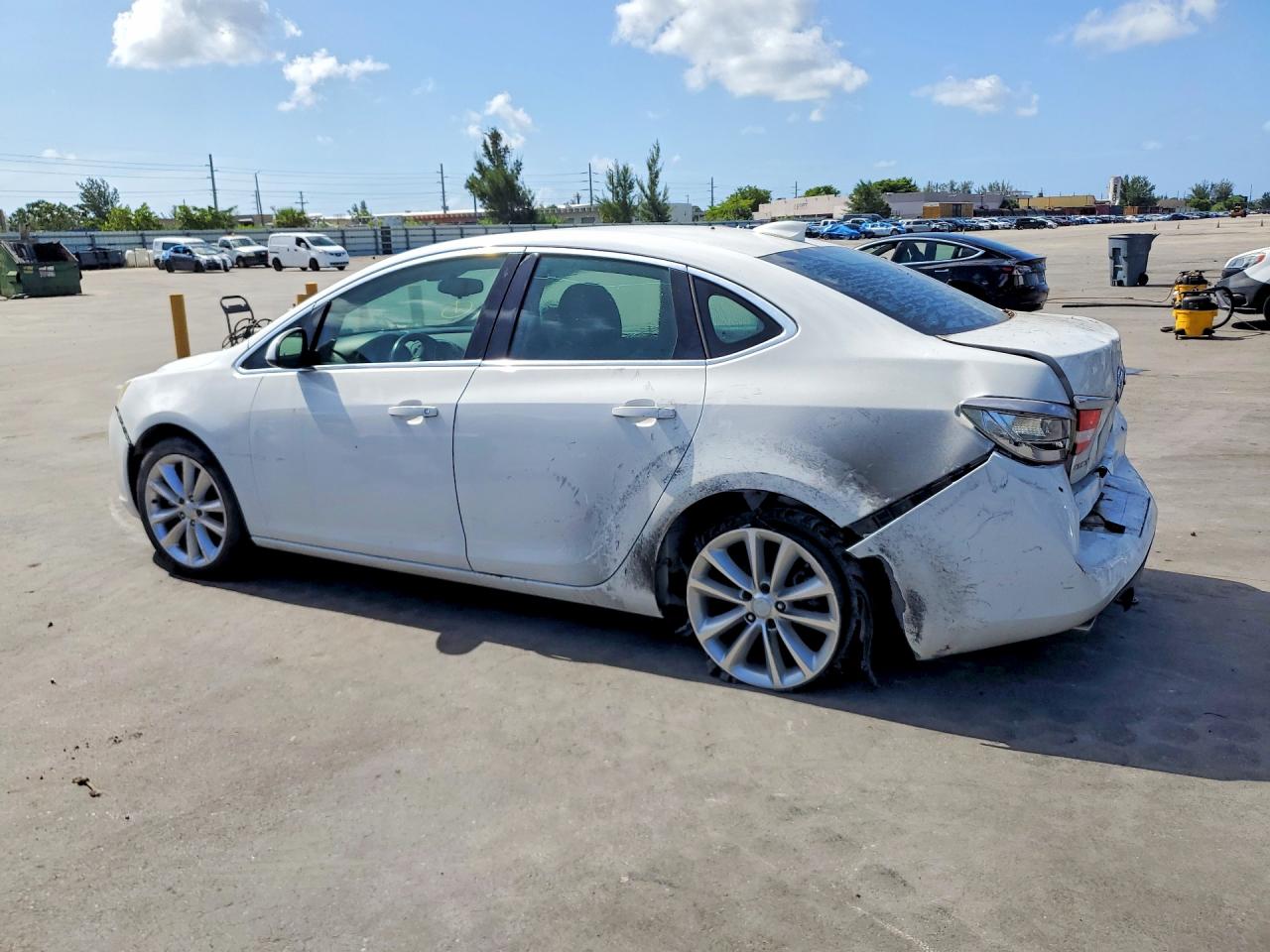 2015 Buick Verano White vin: 1G4PP5SK5F4133503