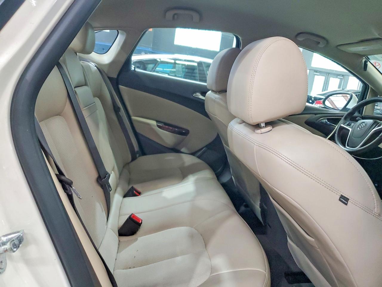 2015 Buick Verano White vin: 1G4PP5SK5F4200374