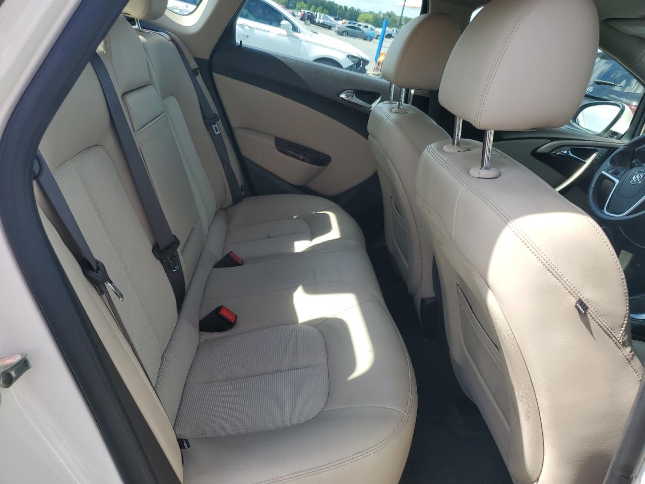2014 Buick Verano White vin: 1G4PP5SK8E4224554