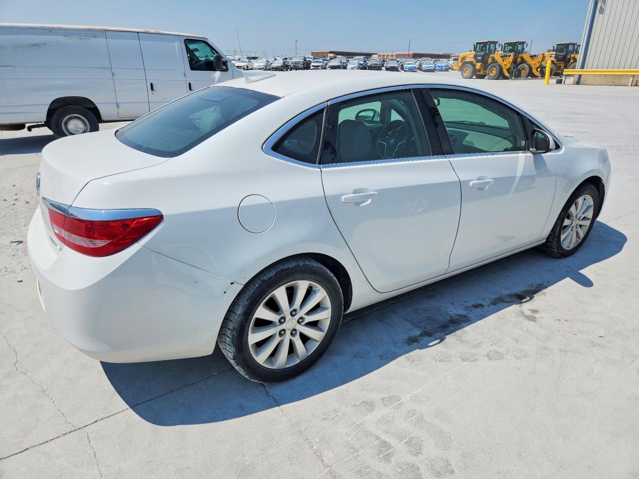 2015 Buick Verano Белый vin: 1G4PP5SK8F4174675