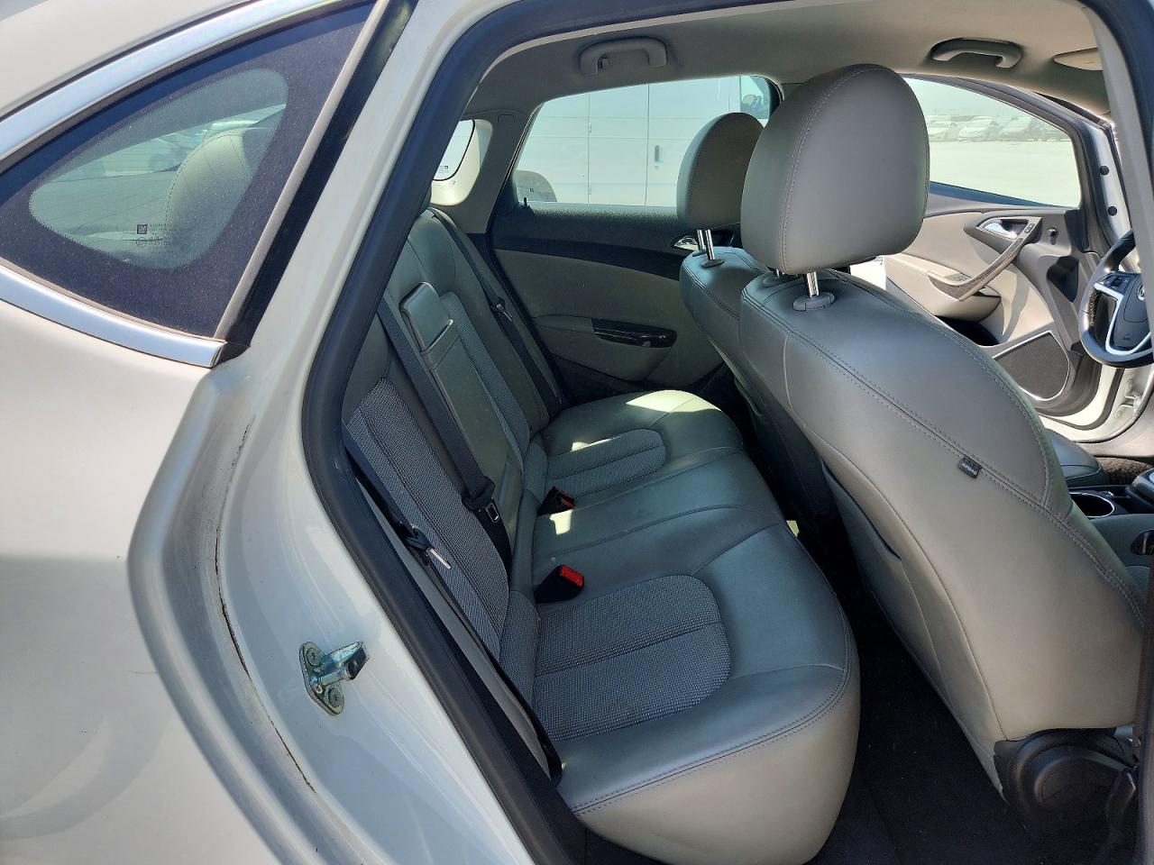 2015 Buick Verano Белый vin: 1G4PP5SK8F4174675
