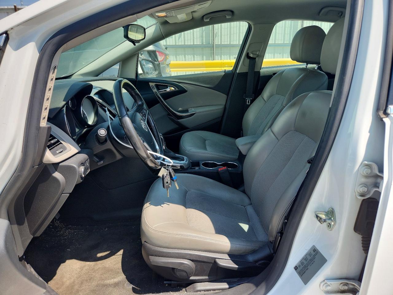 2015 Buick Verano Белый vin: 1G4PP5SK8F4174675