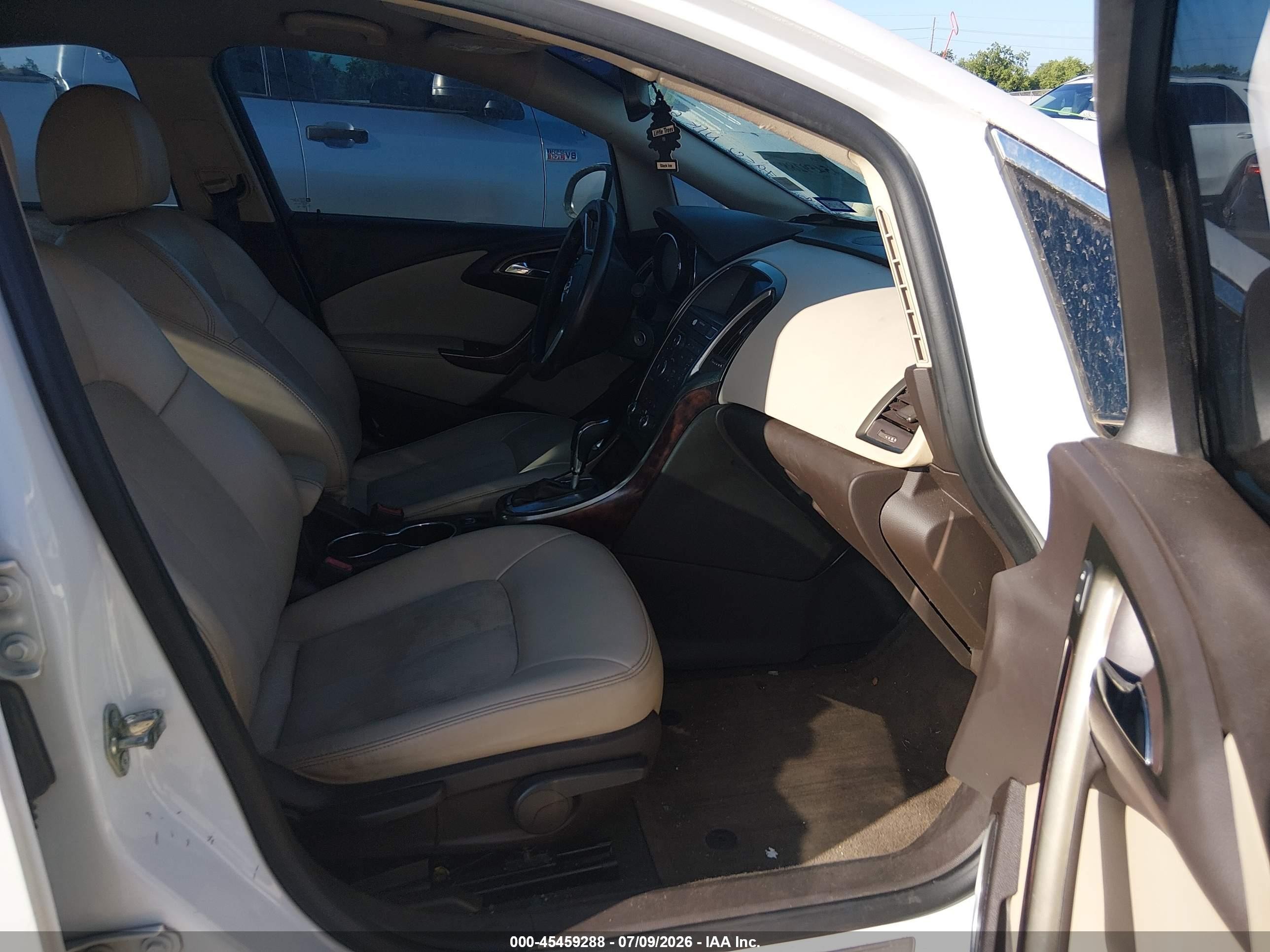 2014 Buick Verano   White vin: 1G4PP5SK9E4157950
